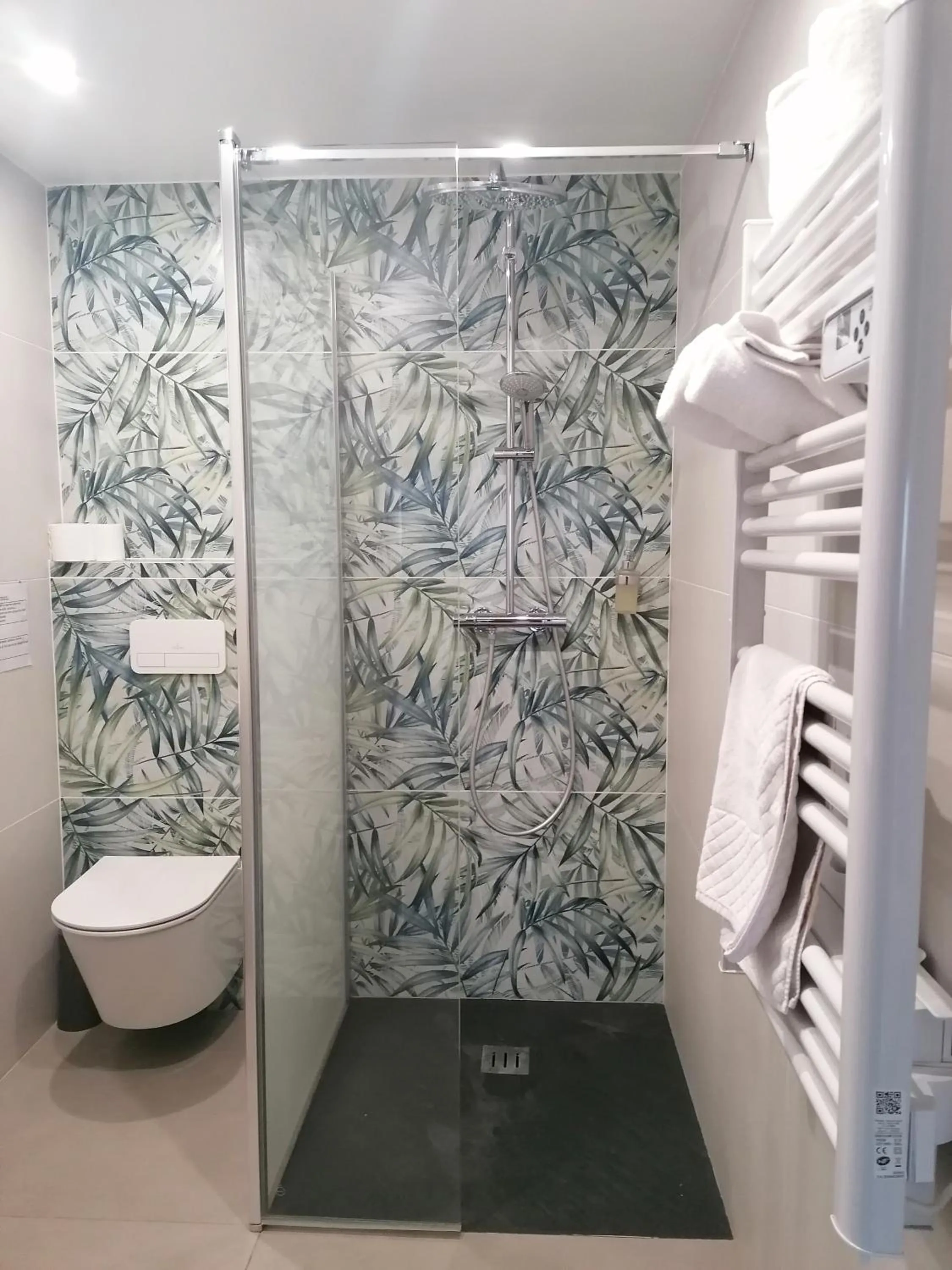 Shower in Le Mas des Roches à Velaux