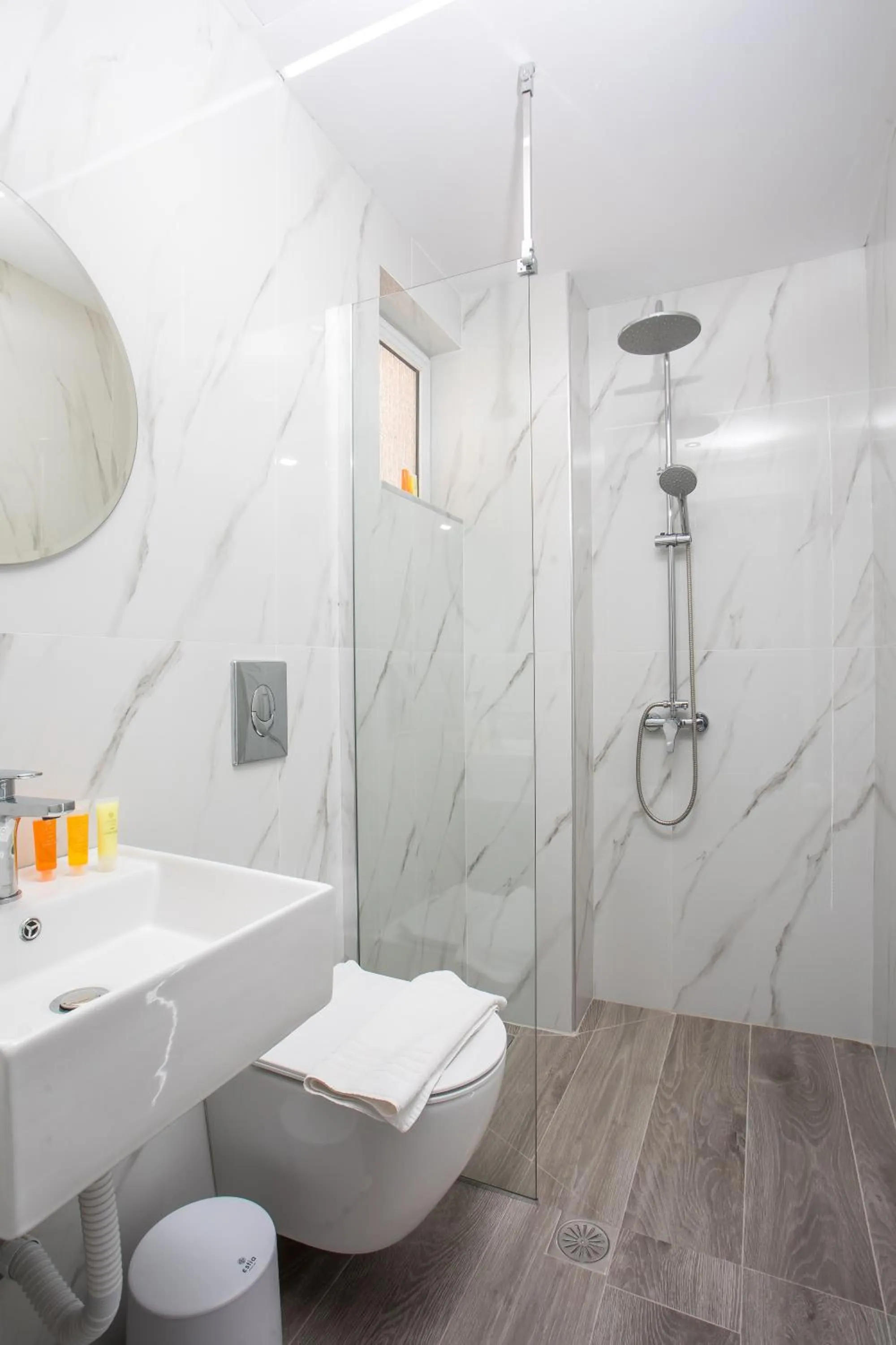 Shower in Vickys Faliraki