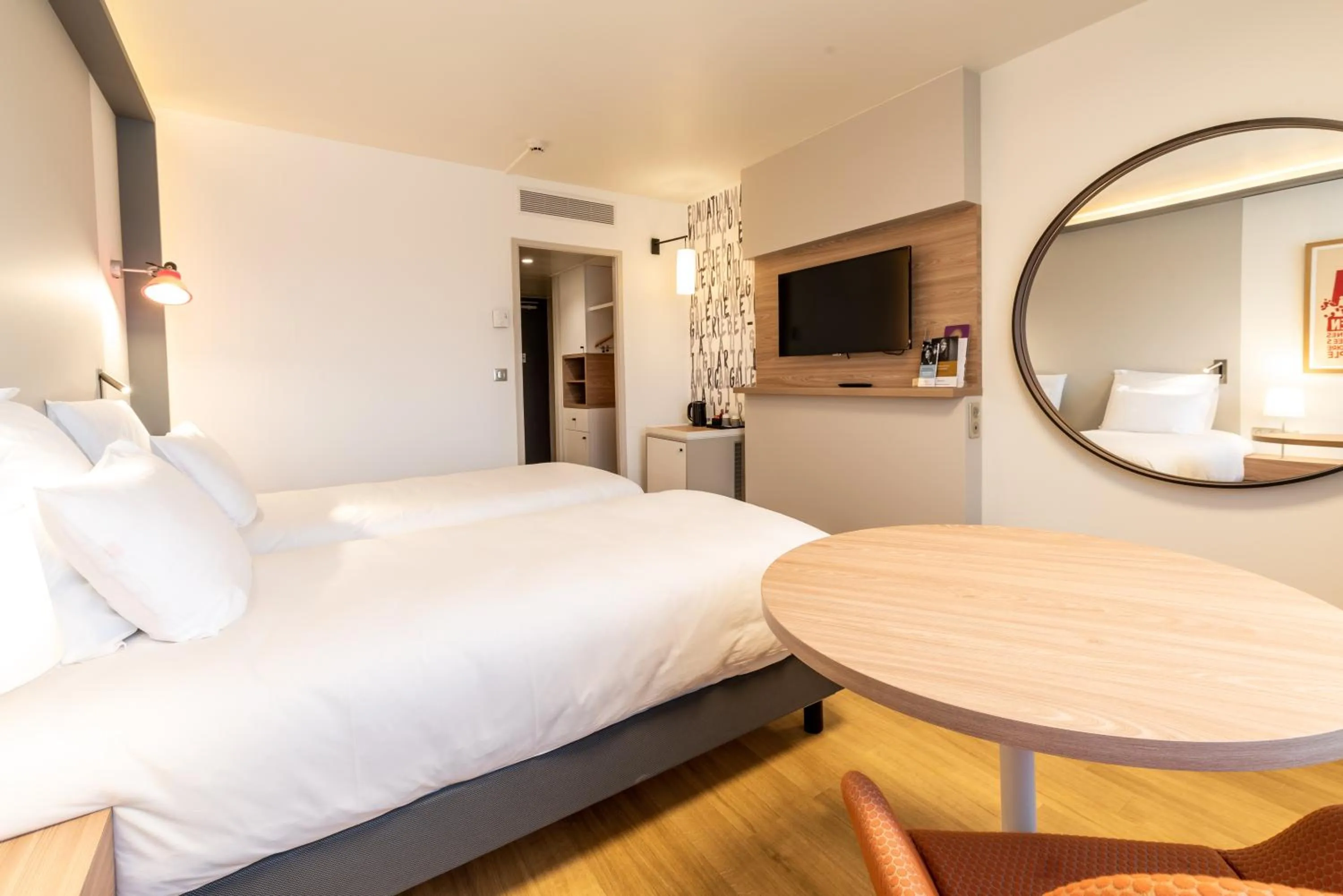 Photo of the whole room, Bed in Mercure Marseille Centre Prado Vélodrome