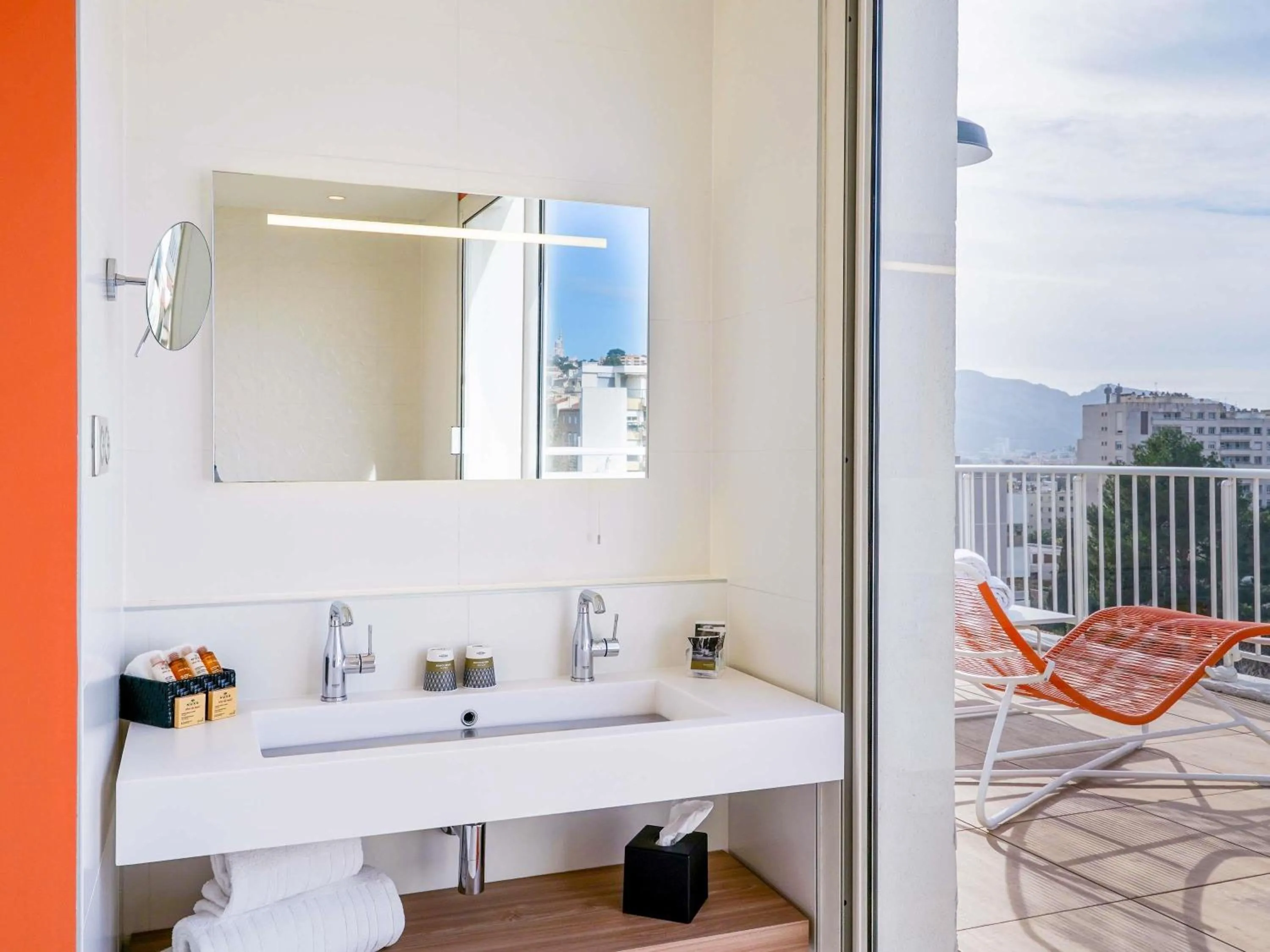 Bedroom in Mercure Marseille Centre Prado Vélodrome