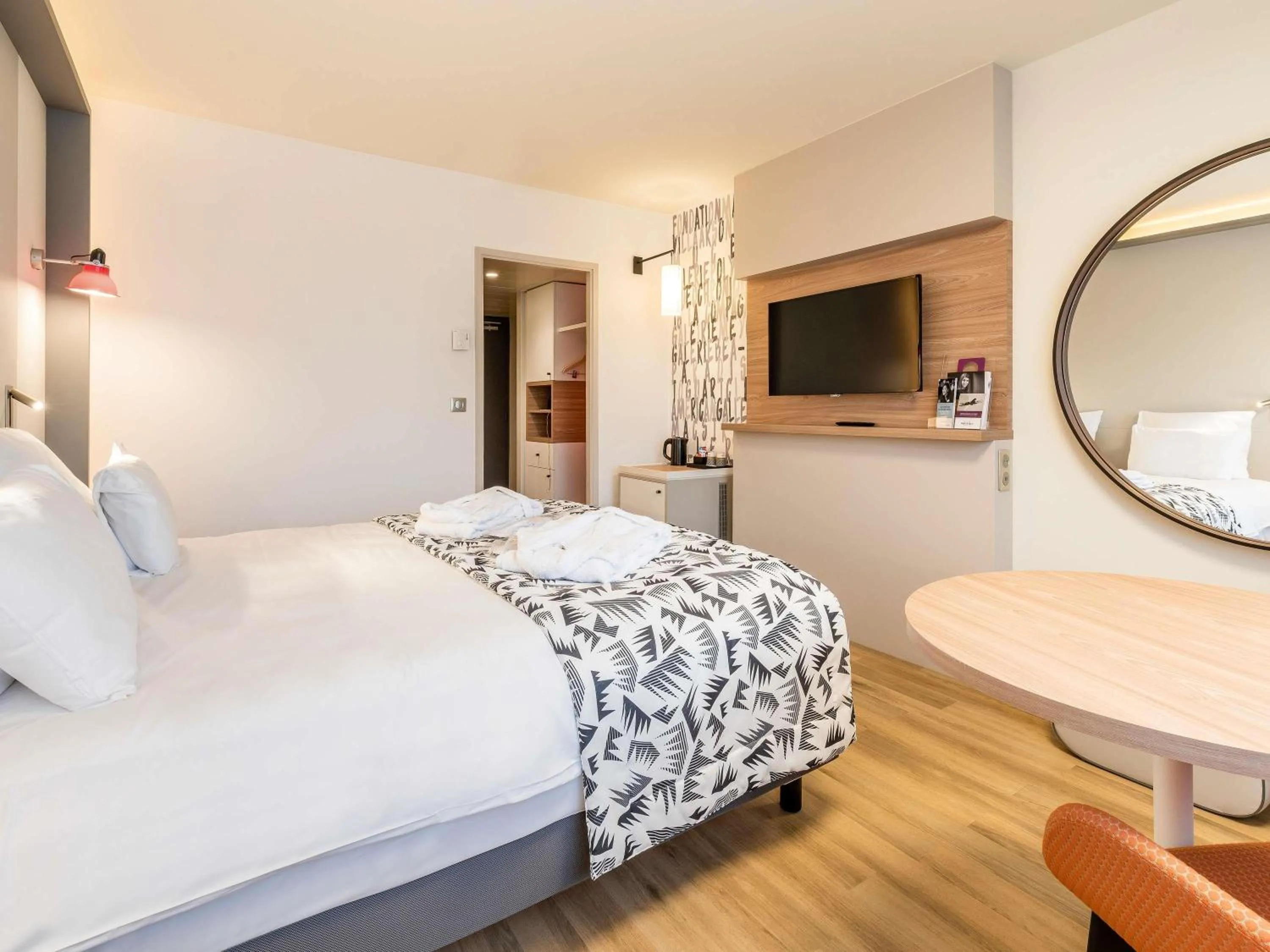 Bedroom, Bed in Mercure Marseille Centre Prado Vélodrome