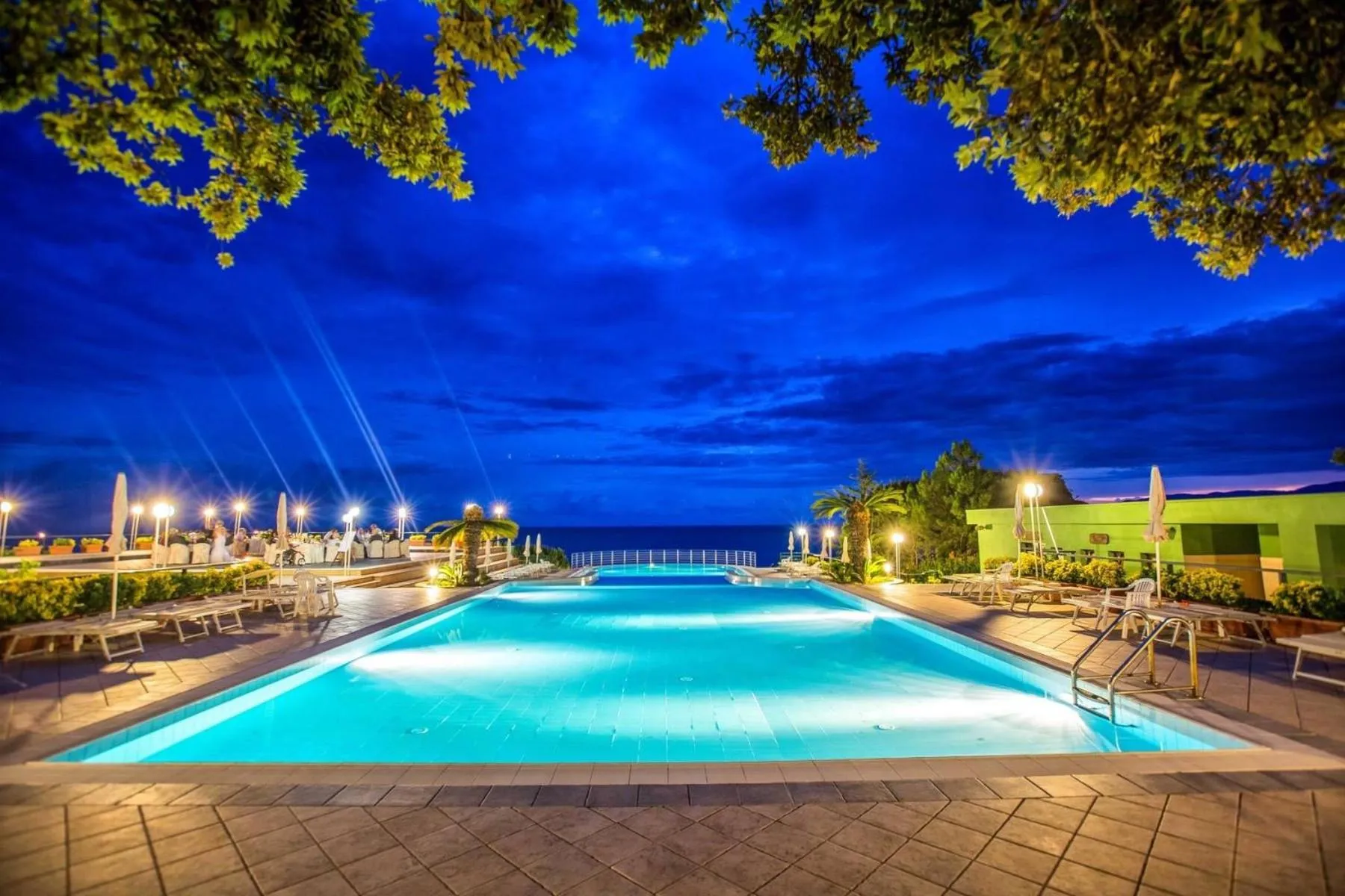 Night in Hotel Club San Diego