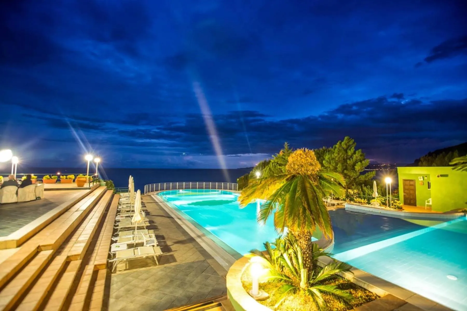 Night in Hotel Club San Diego