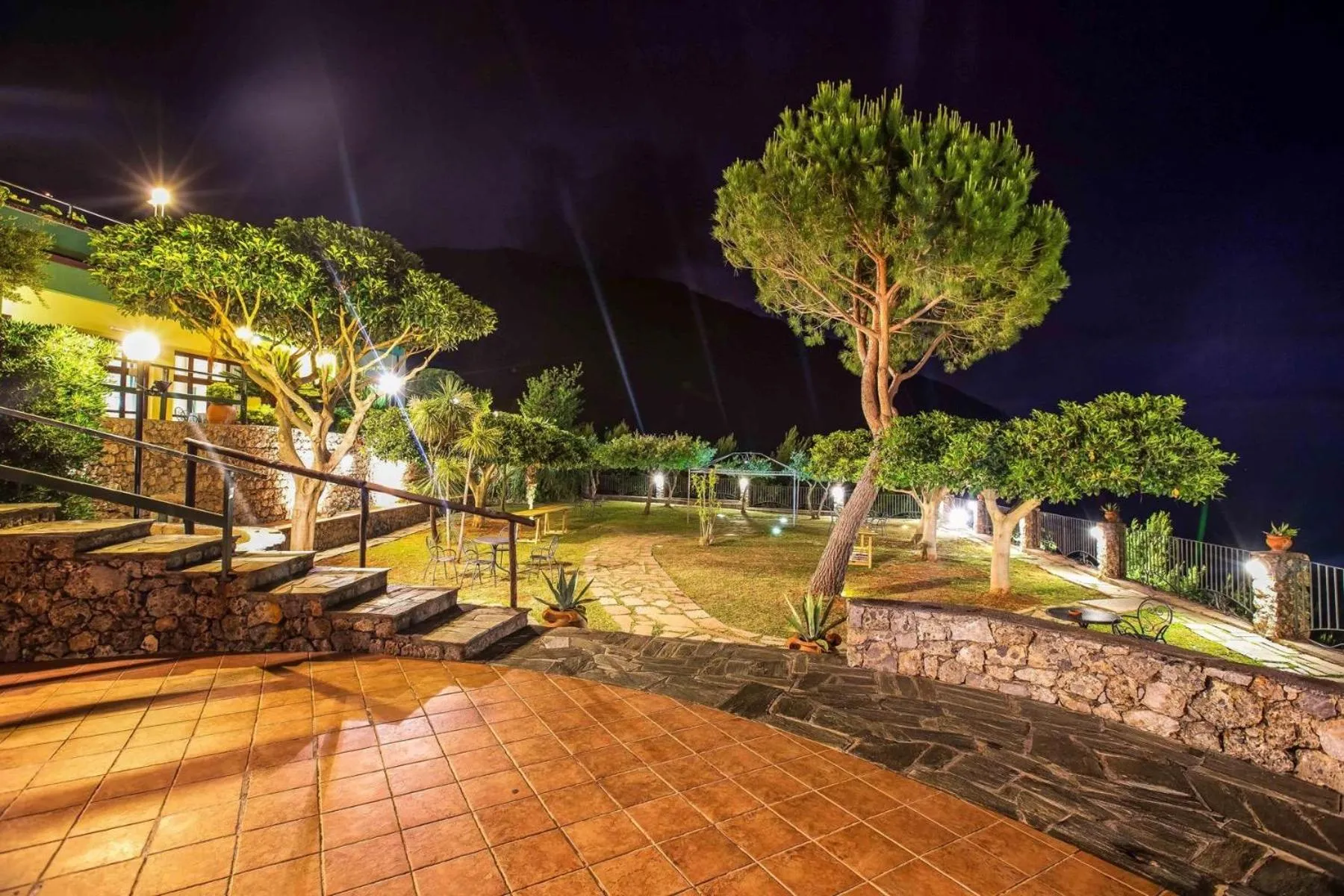 Evening entertainment in Hotel Club San Diego