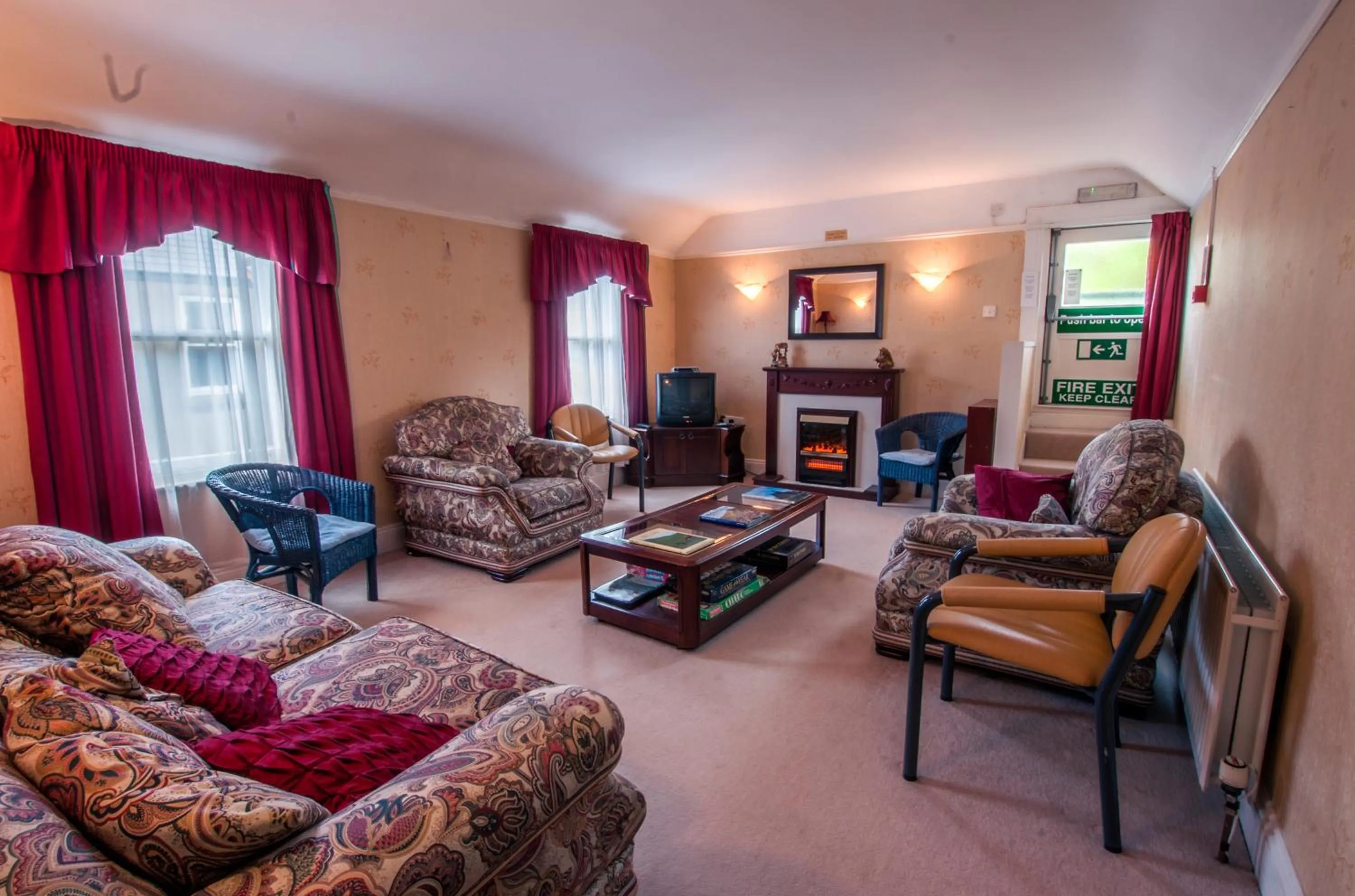 Communal lounge/ TV room in Harbour Heights B&B