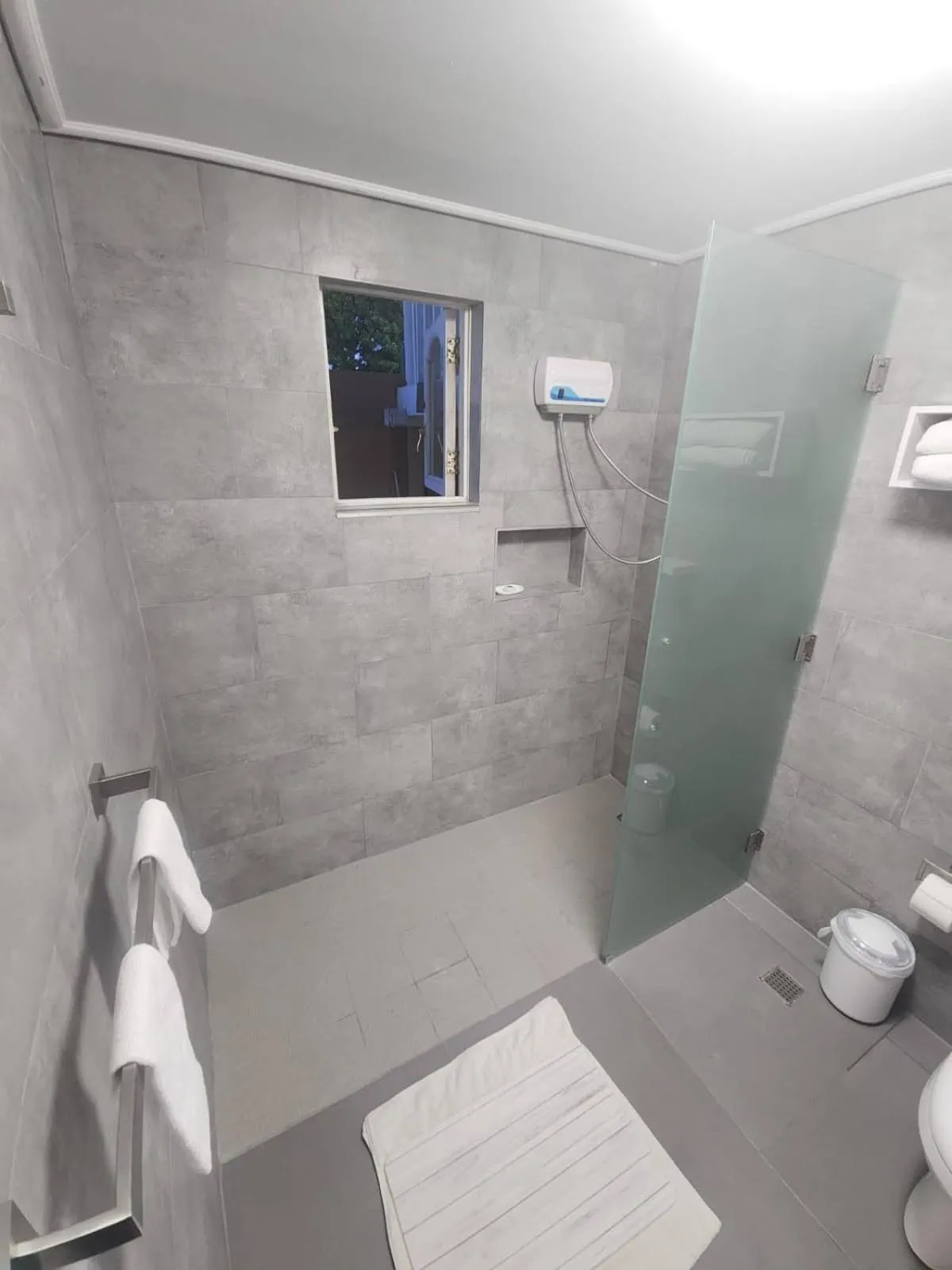 Shower in A1 Apartments Aruba