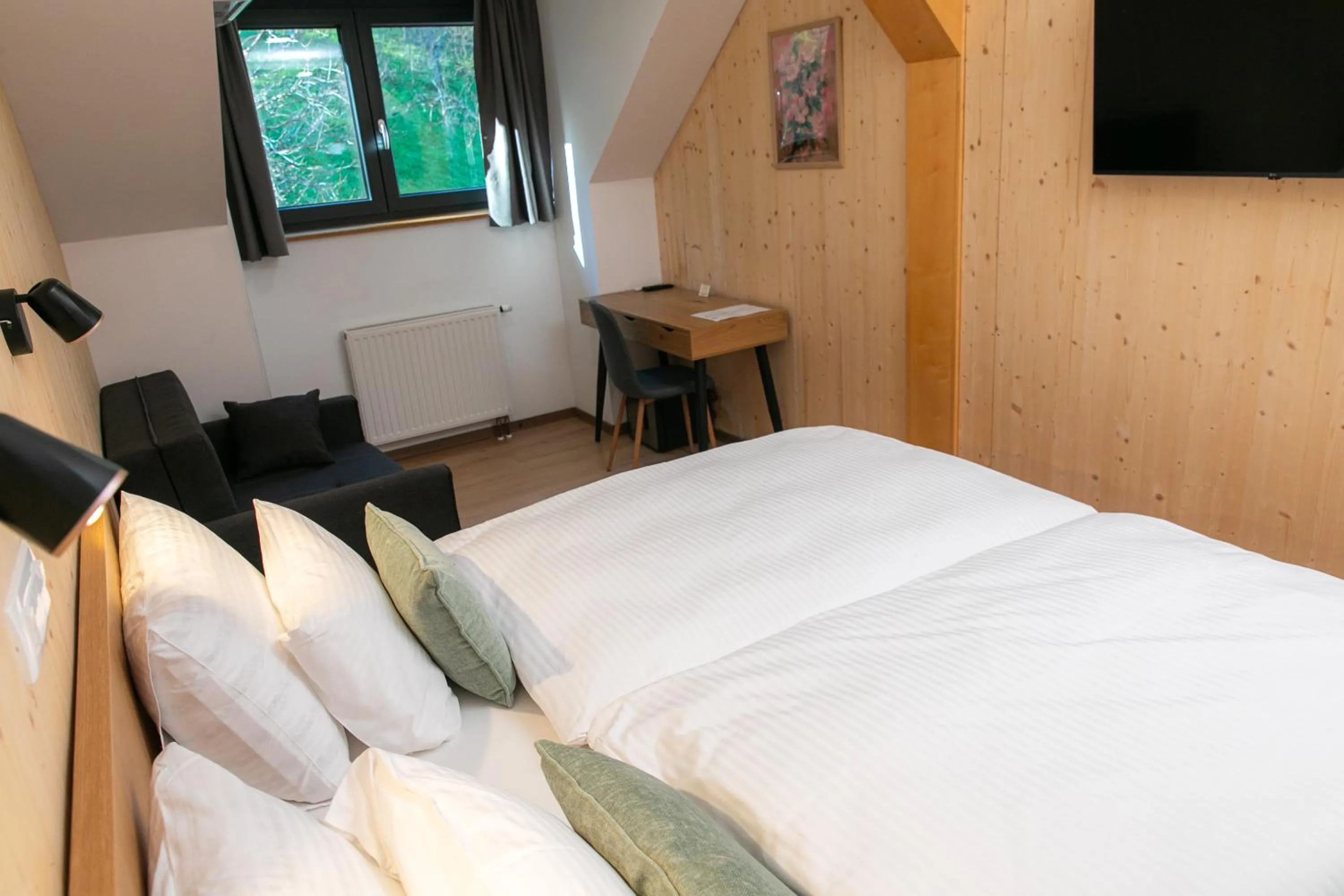 Property building, Bed in Kozjanski dvor