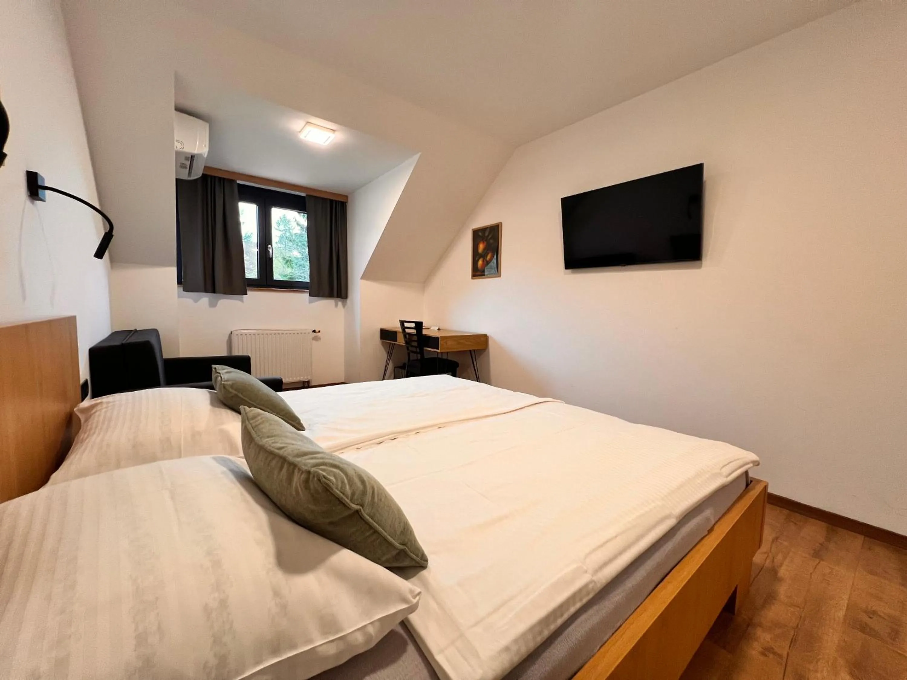 Property building, Bed in Kozjanski dvor