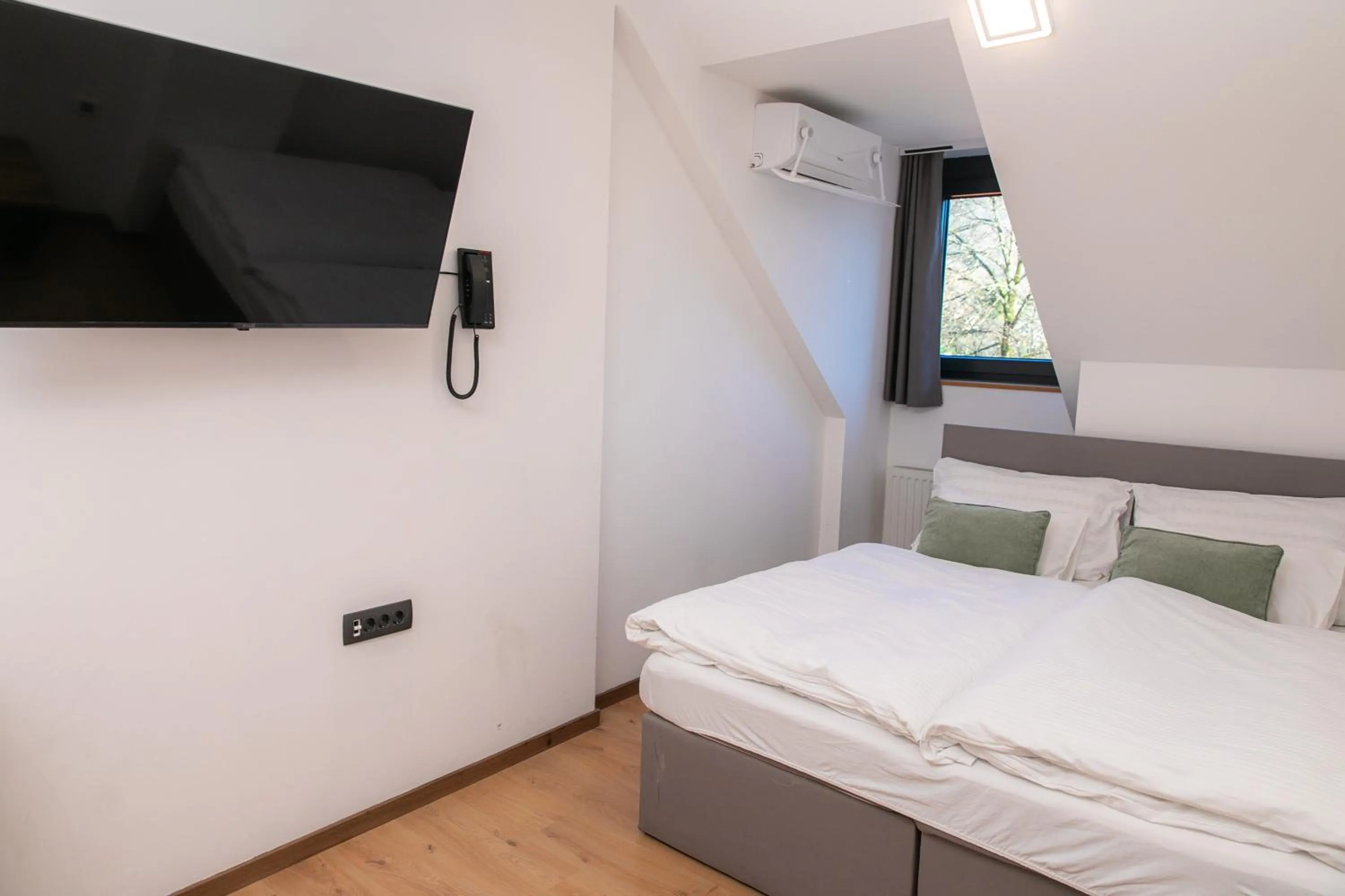 Bed in Kozjanski dvor