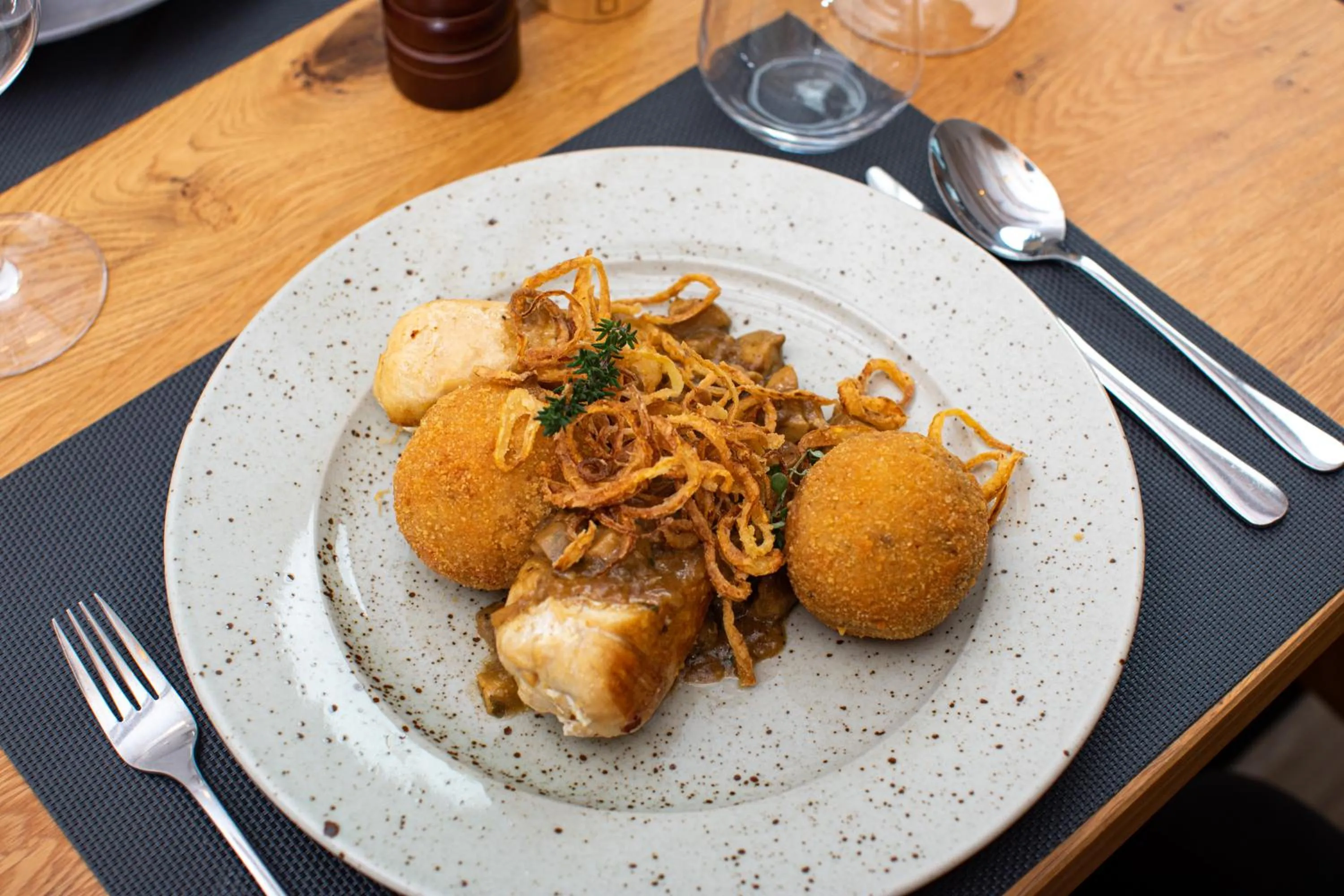 Restaurant/places to eat in Kozjanski dvor