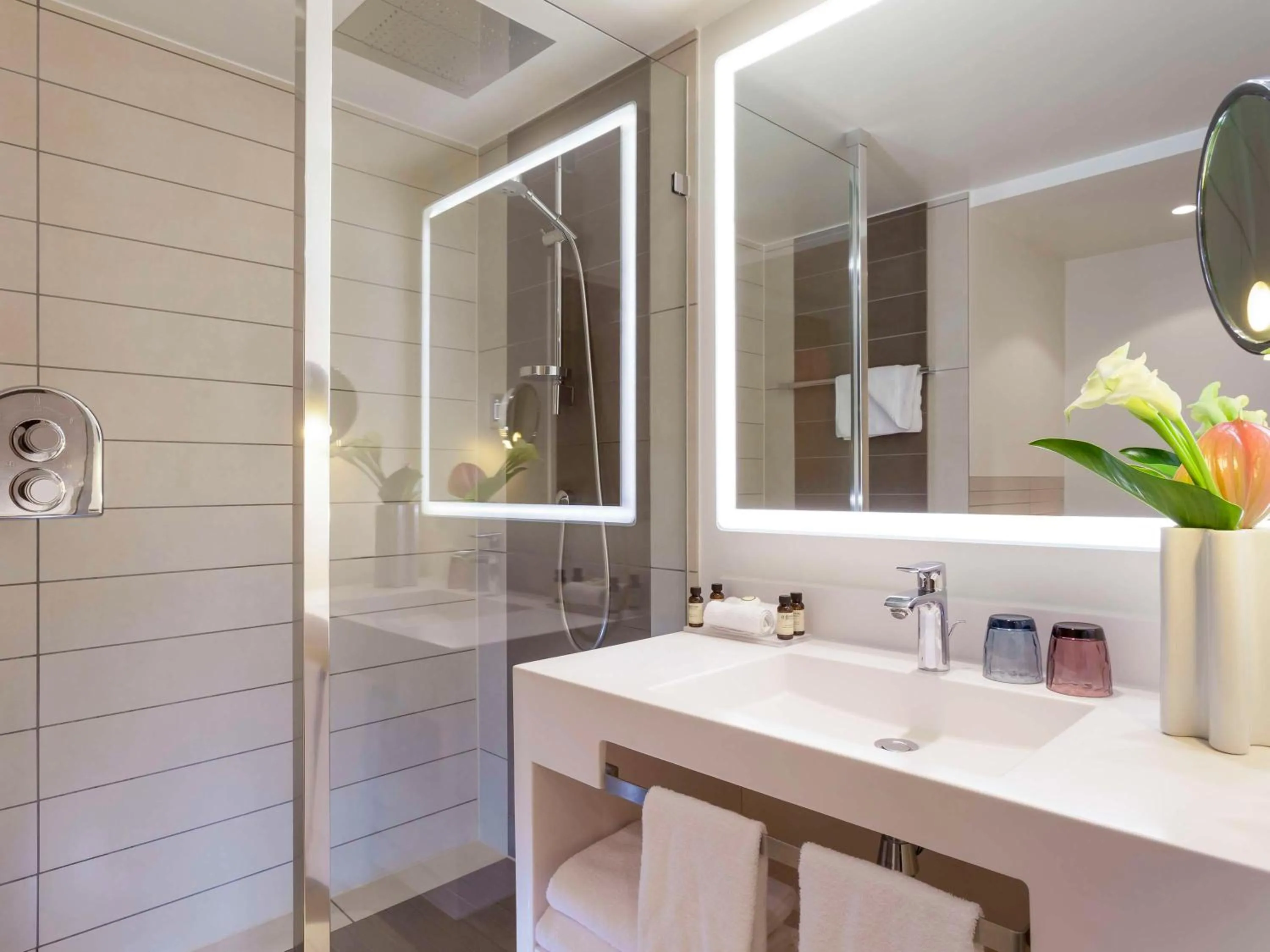 Bathroom in Pullman Paris Centre - Bercy