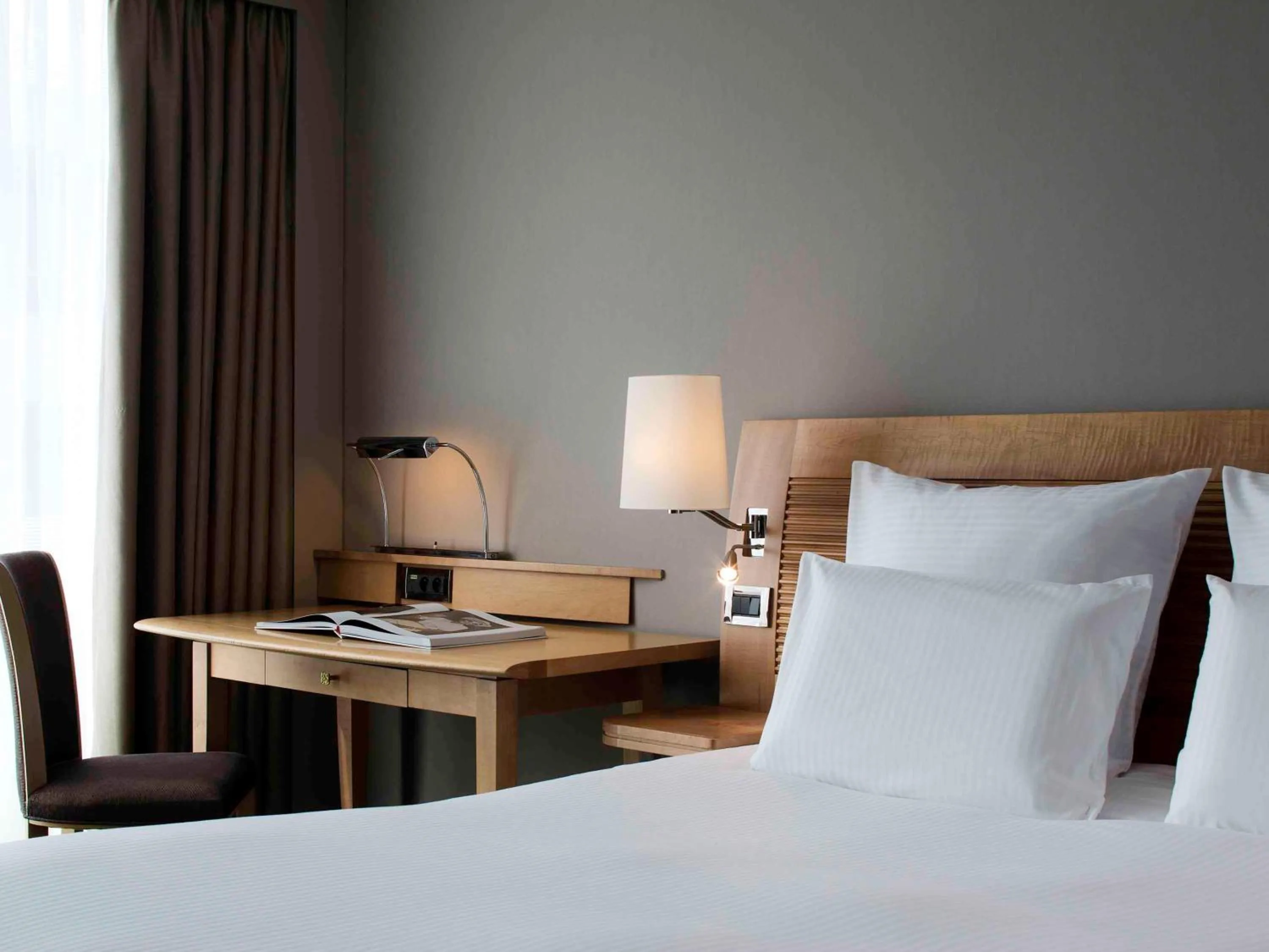 Bedroom, Bed in Pullman Paris Centre - Bercy