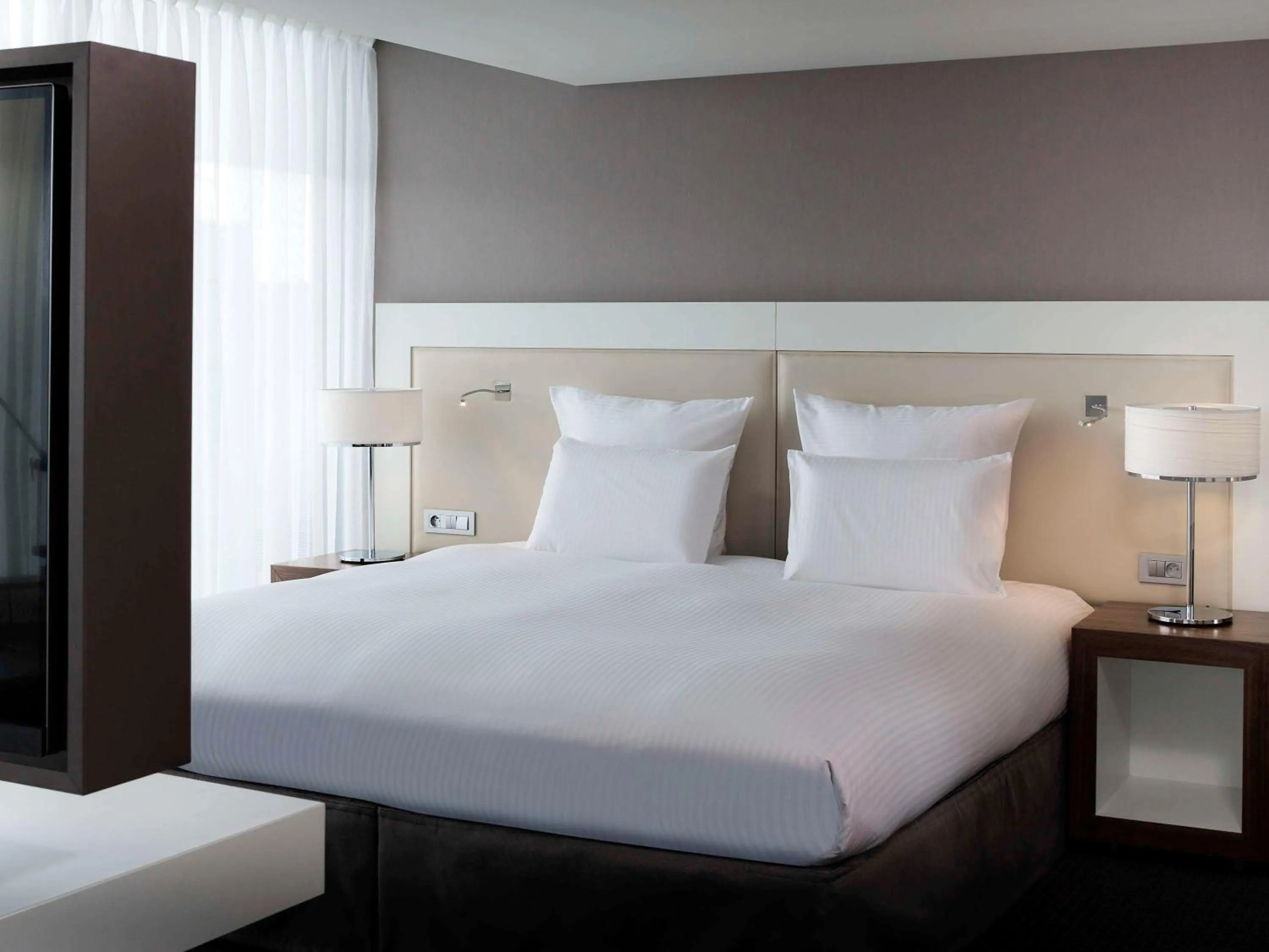 Bedroom, Bed in Pullman Paris Centre - Bercy