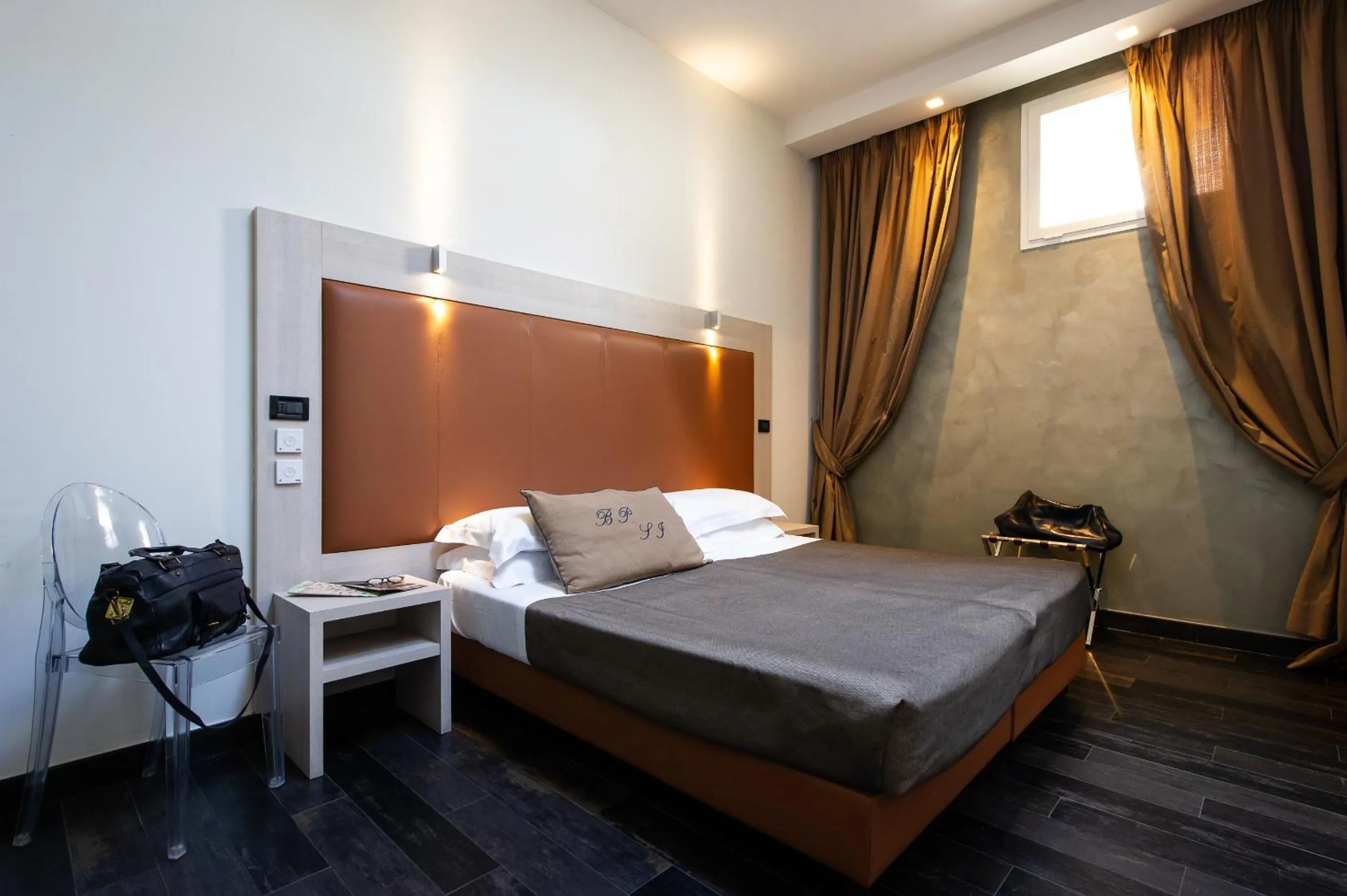 Bed in Borgo Pio Suites Inn
