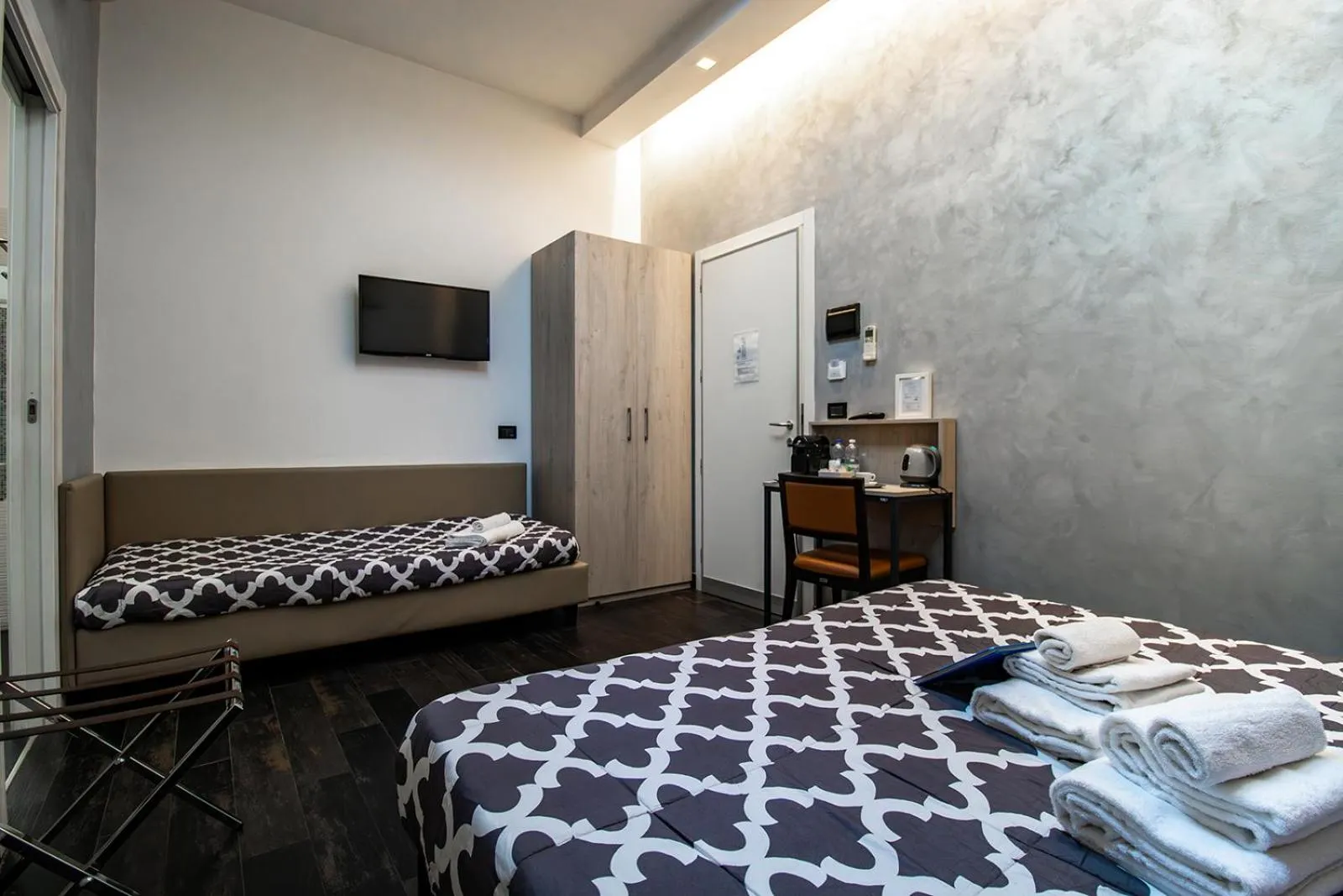 Bed in Borgo Pio Suites Inn