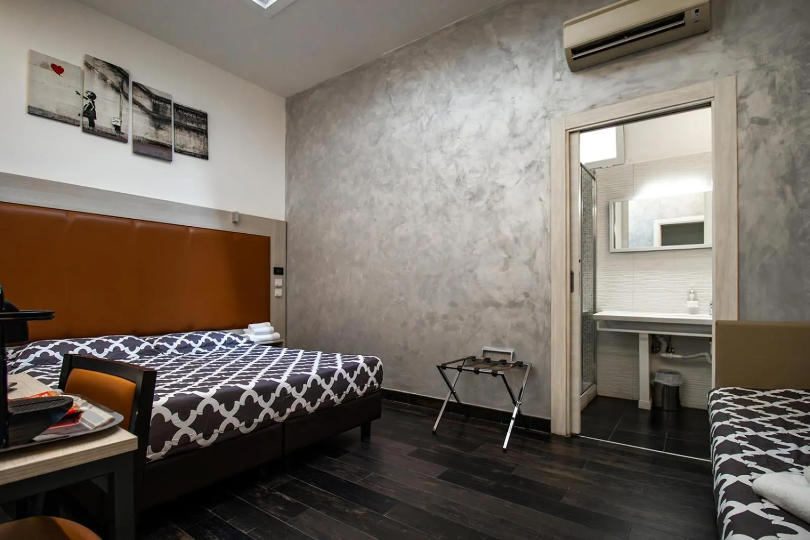 Bed in Borgo Pio Suites Inn