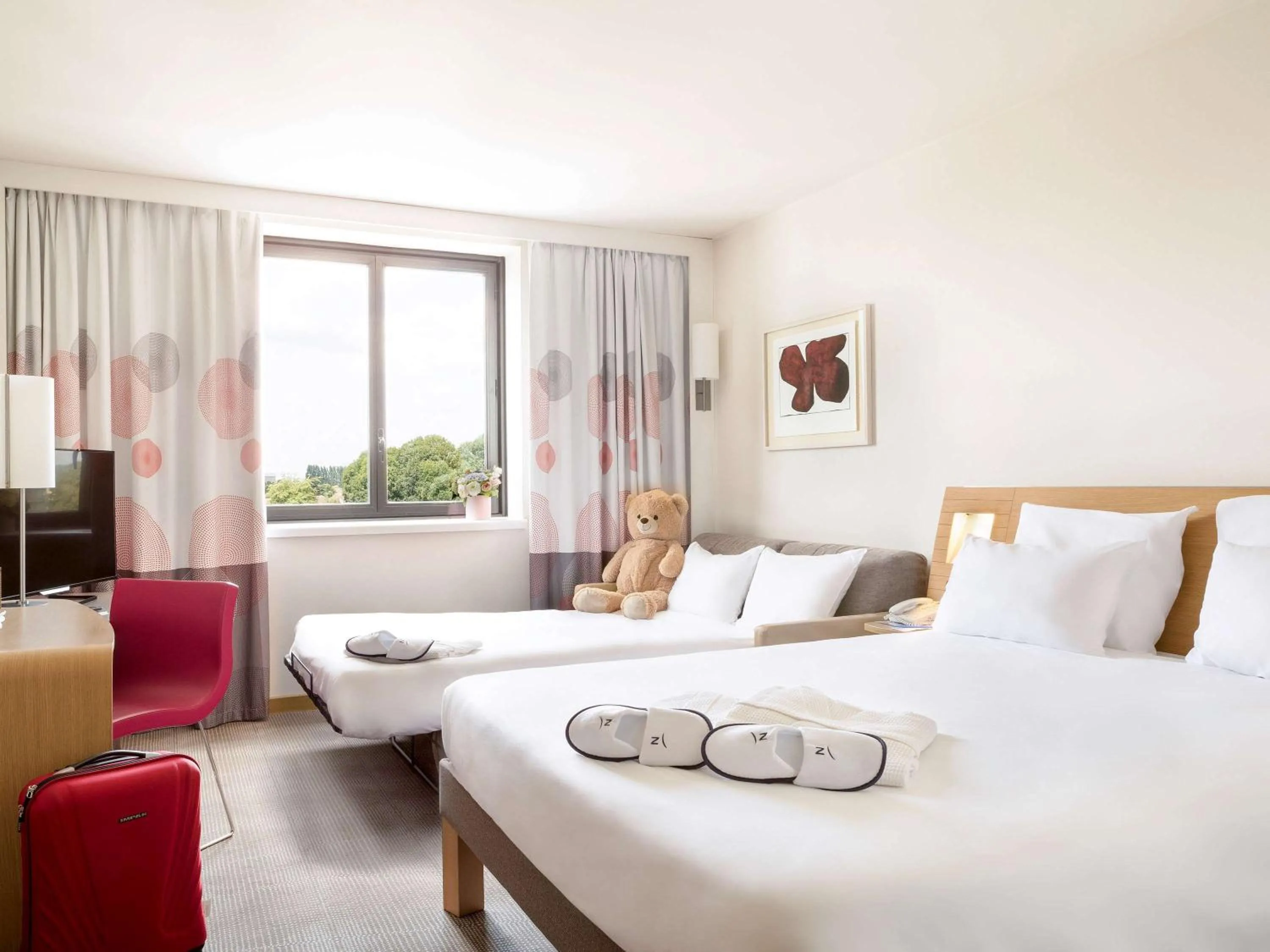 Photo of the whole room, Bed in Novotel Paris Roissy CDG Convention