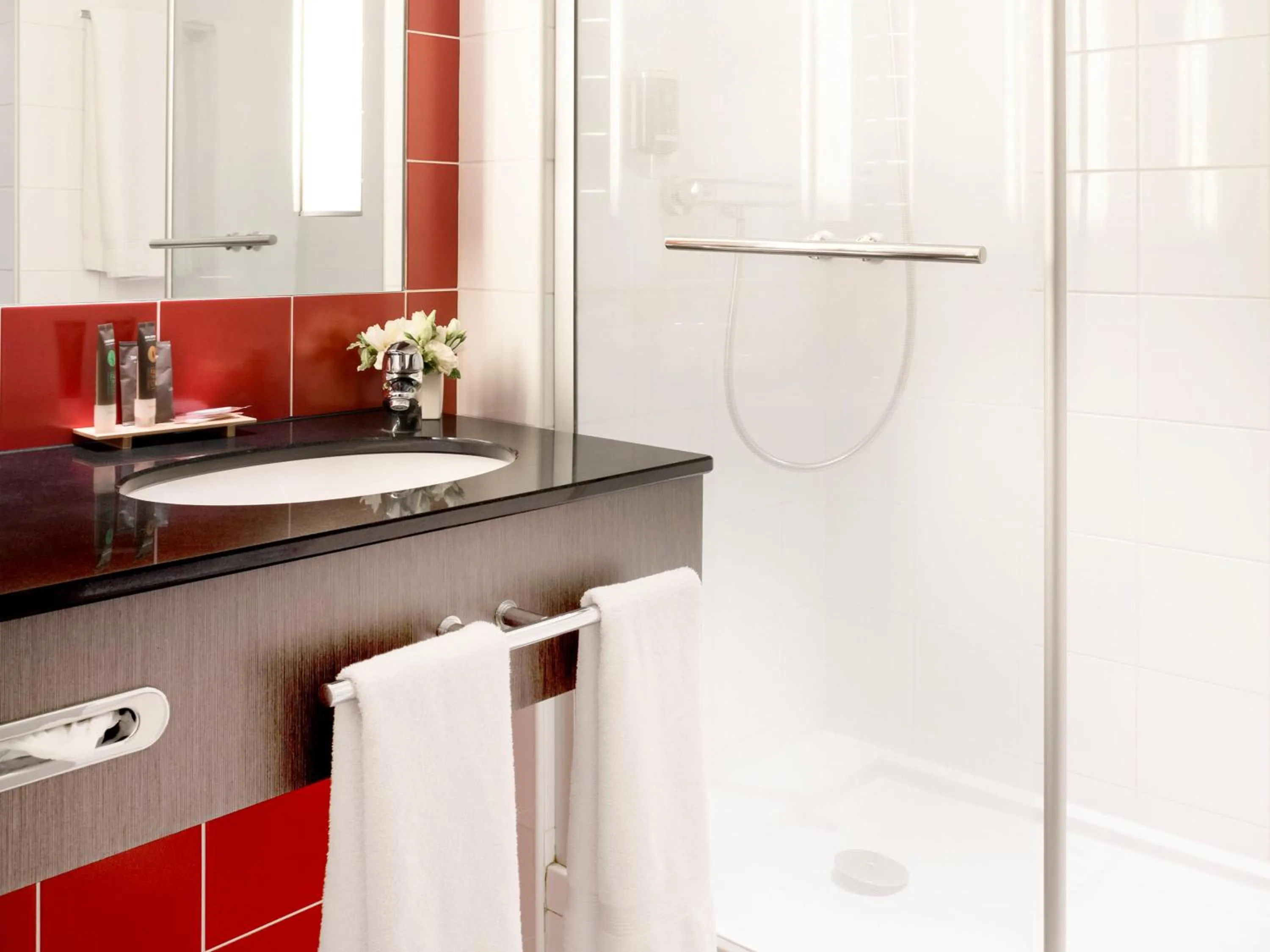 Bathroom in Novotel Paris Roissy CDG Convention