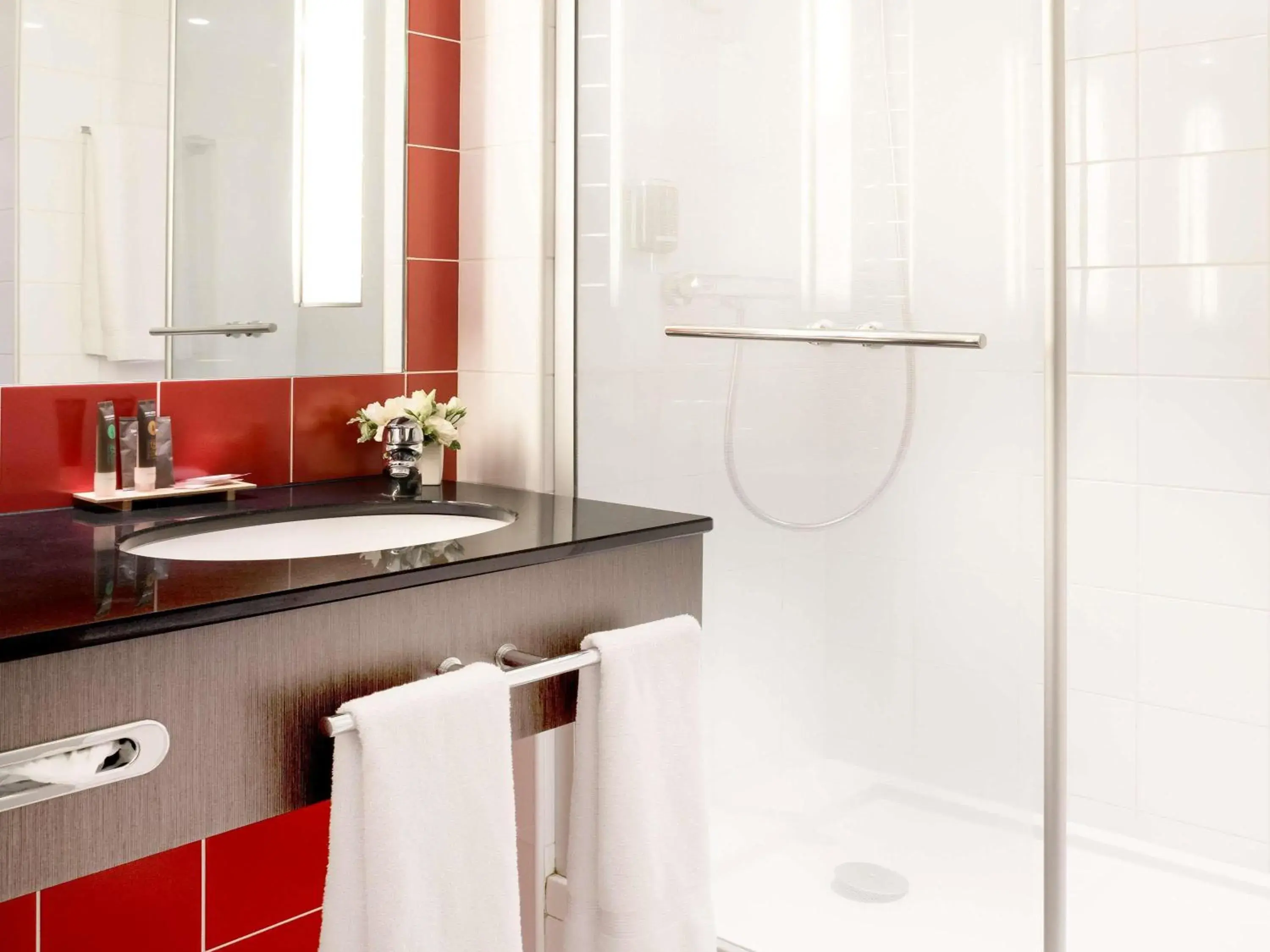 Superior Queen Room with Sofa Bed in Novotel Paris Roissy CDG Convention Superior Queen Room with Sofa Bed in Novotel Paris Roissy CDG Convention