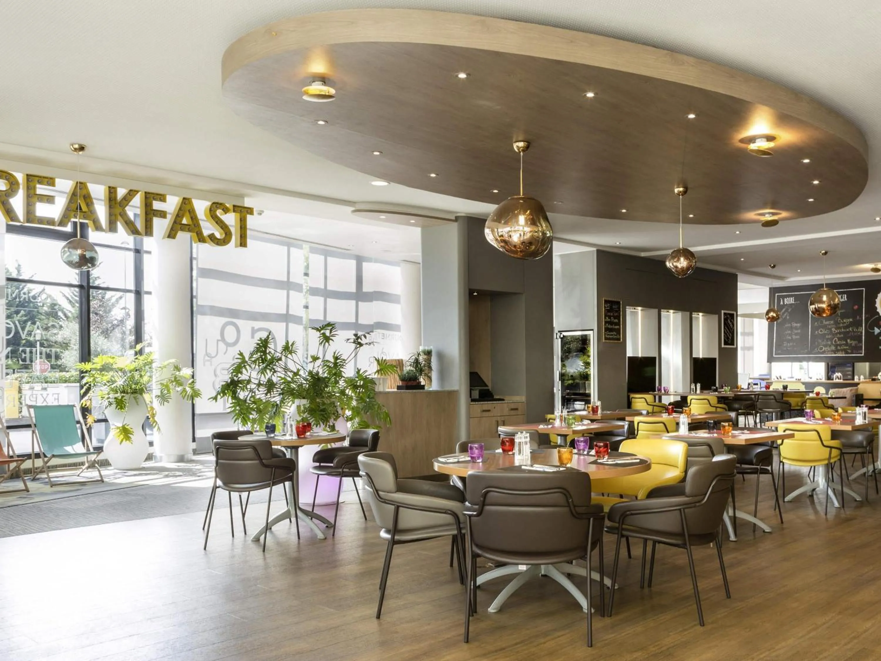 Restaurant/places to eat in Novotel Paris Roissy CDG Convention