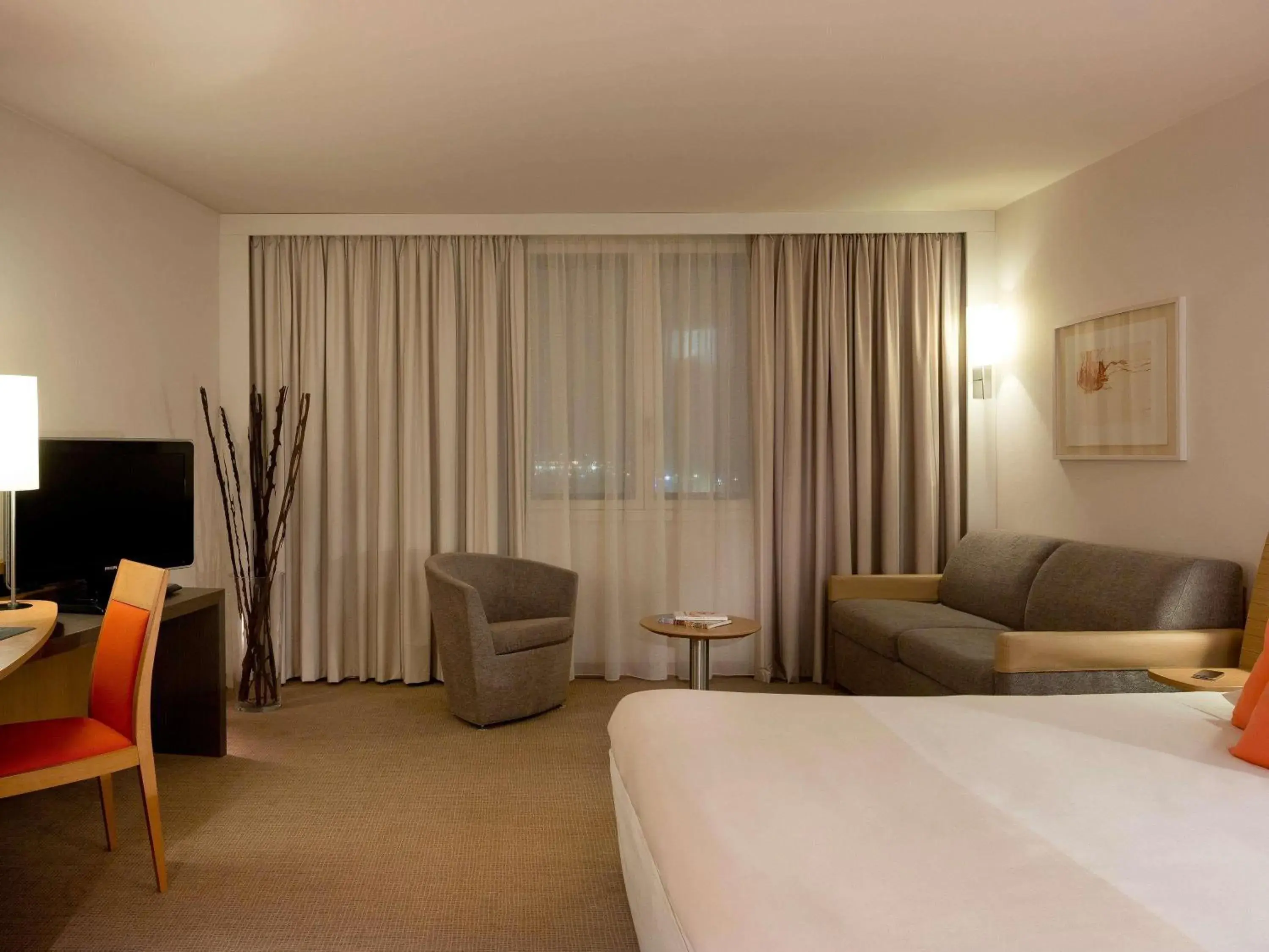 Junior Suite with Double Bed and Sofa Bed in Novotel Paris Roissy CDG Convention Junior Suite with Double Bed and Sofa Bed in Novotel Paris Roissy CDG Convention