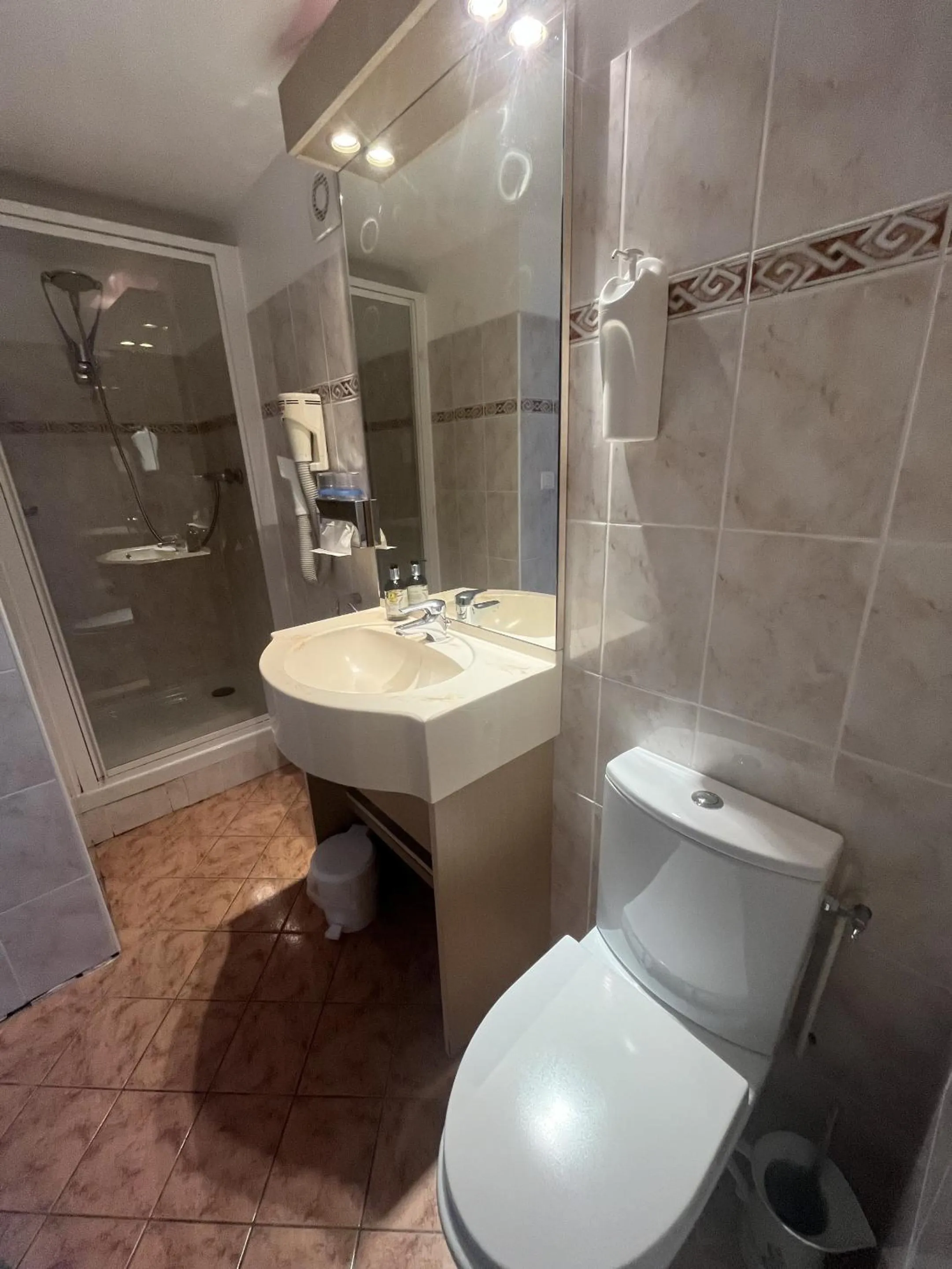 Bathroom in Logis Le Marronnier