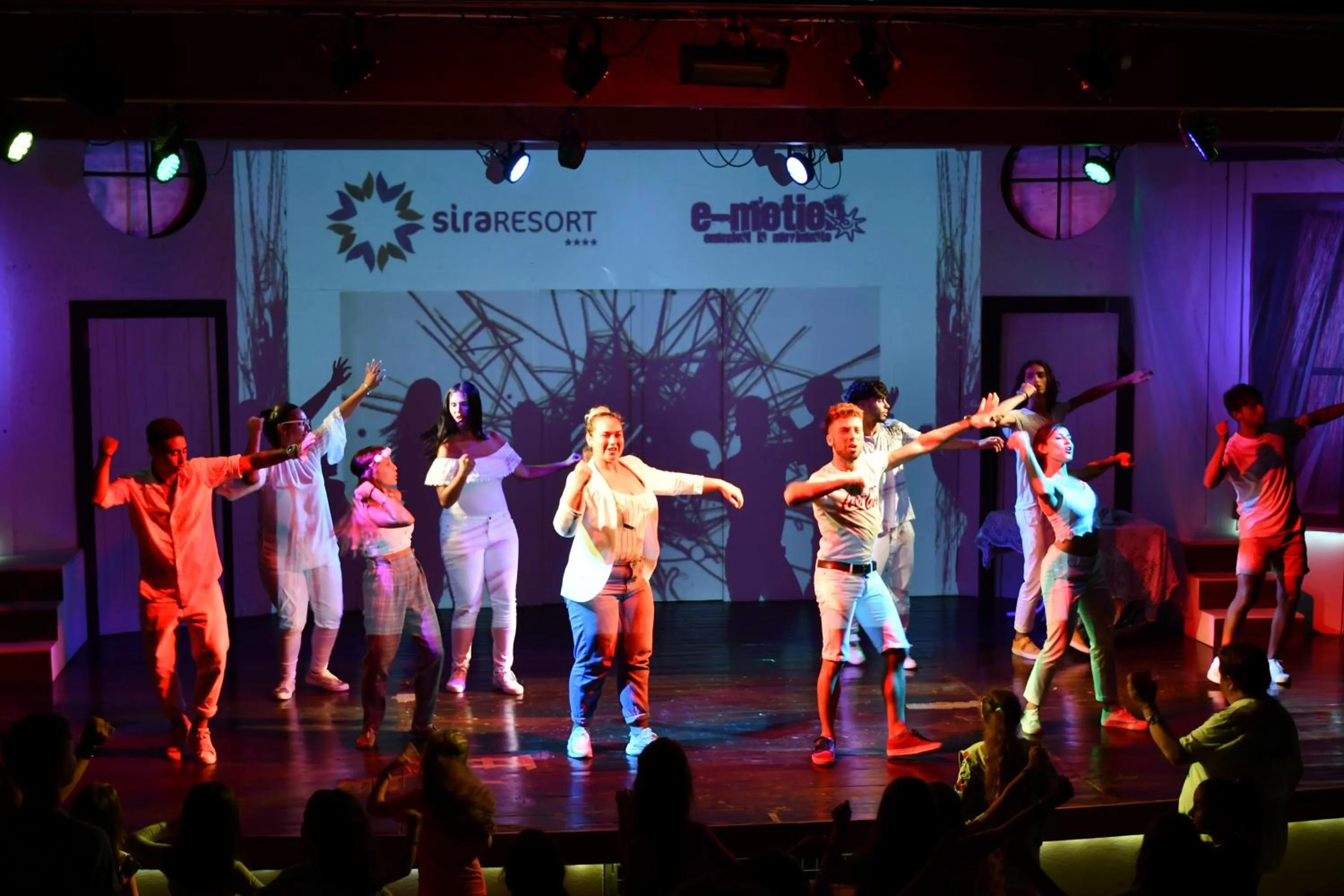 Evening entertainment in Sira Resort