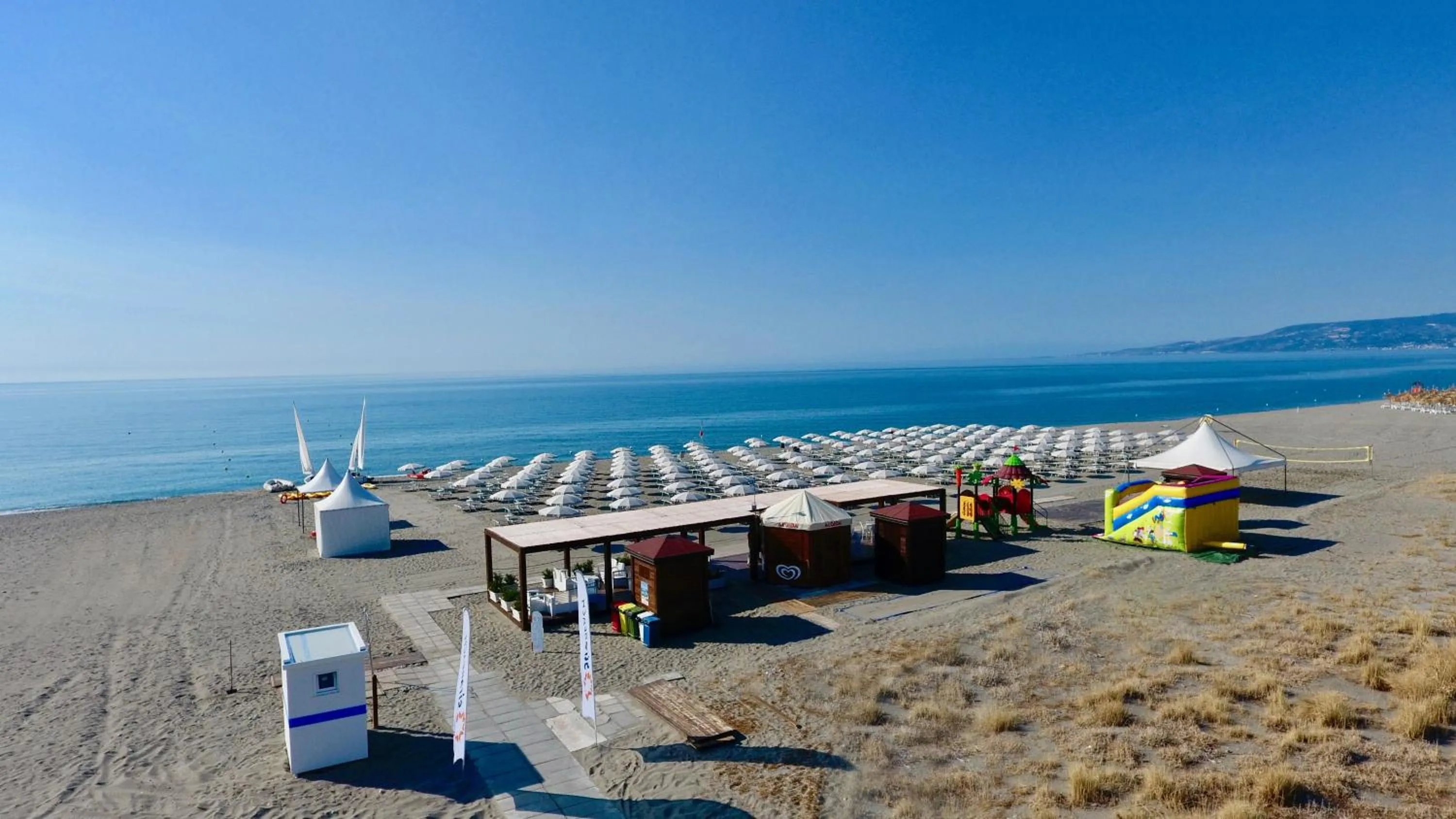 Beach in Sira Resort