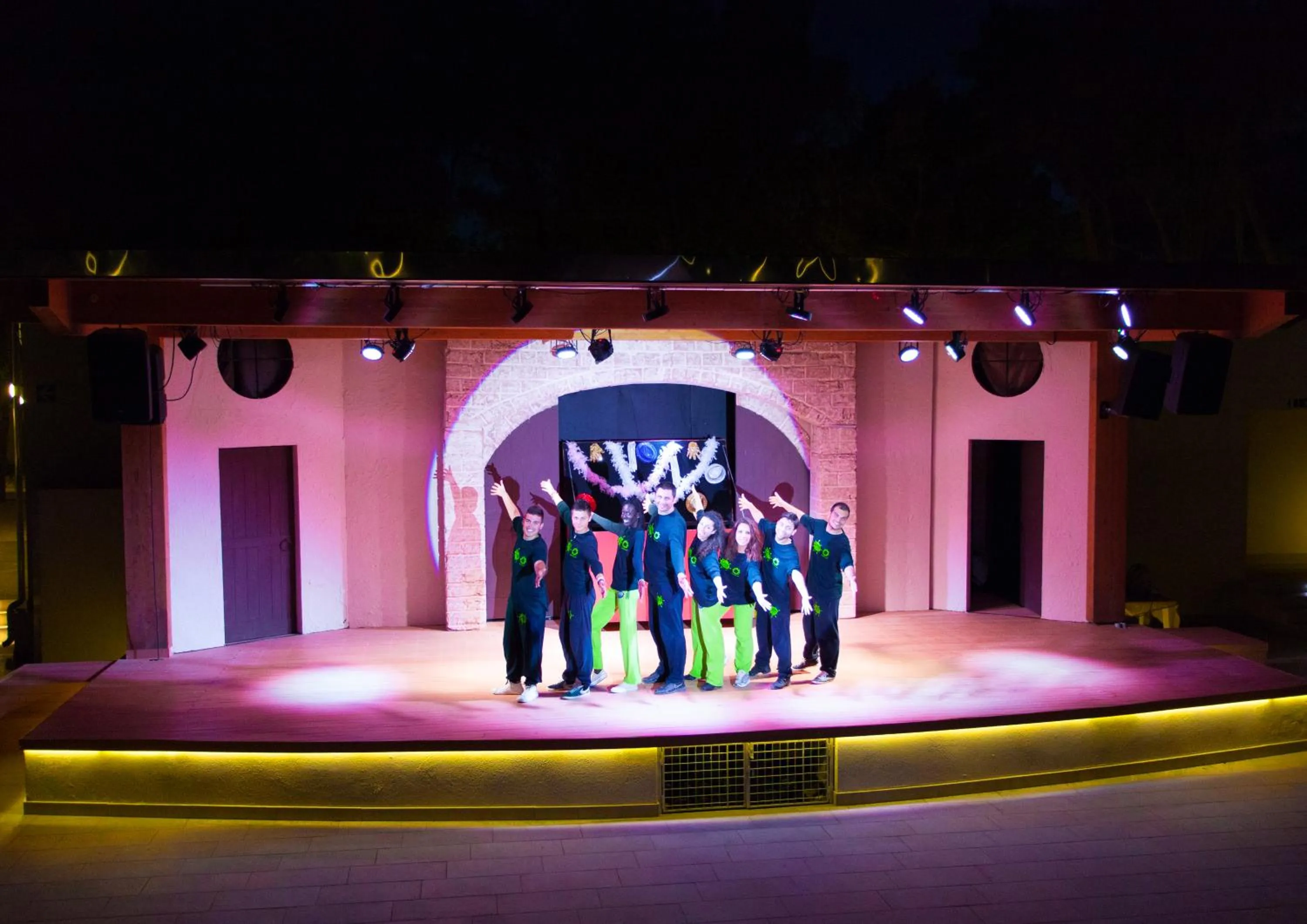 Evening entertainment in Sira Resort