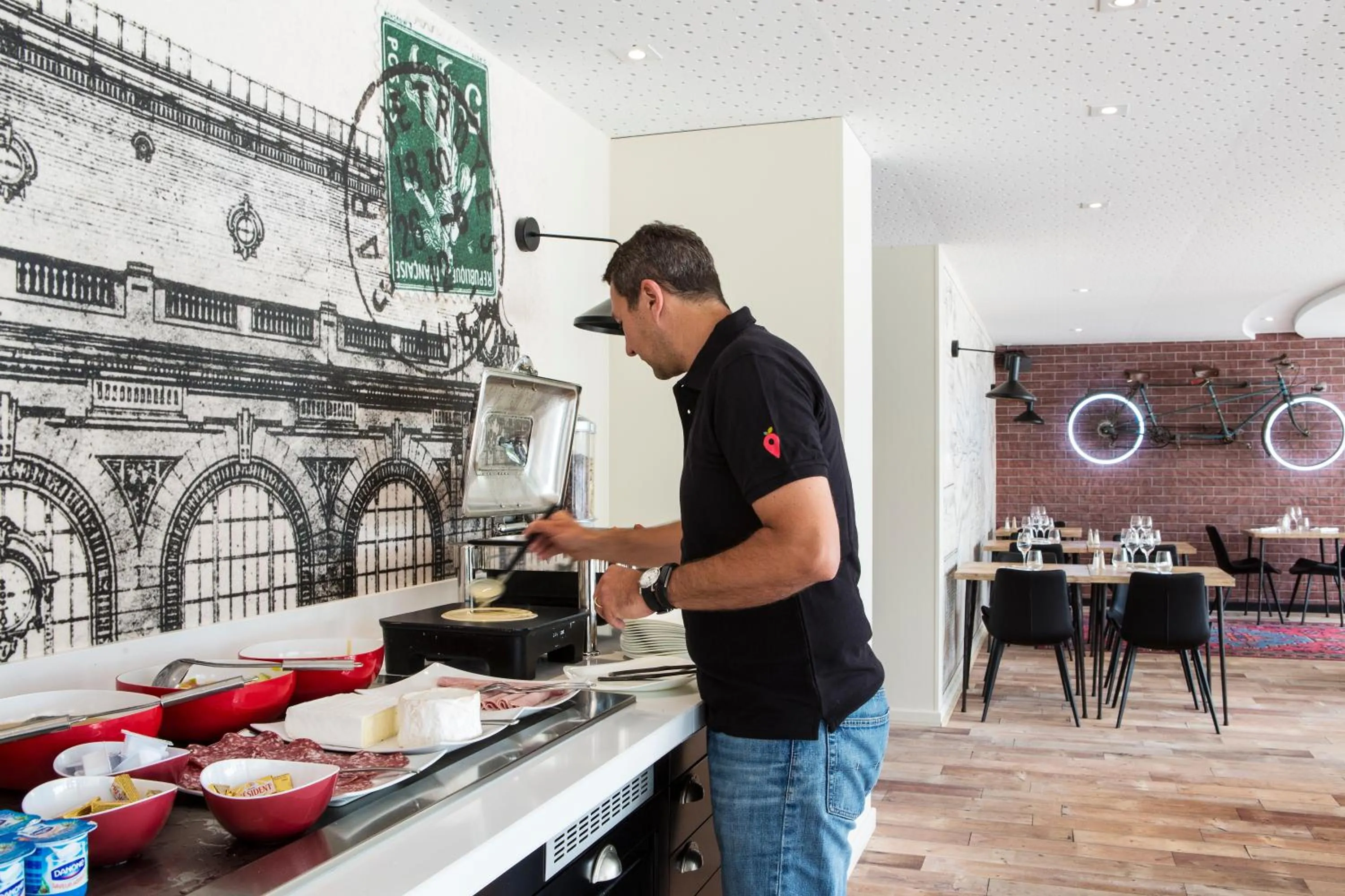 People in Campanile Troyes Nord - Barberey