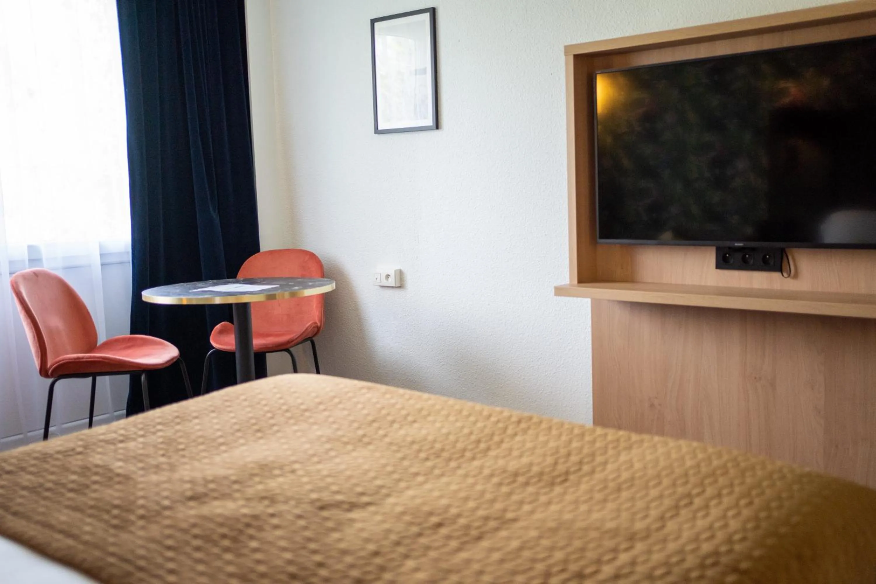 TV and multimedia, Bed in Campanile Troyes Nord - Barberey