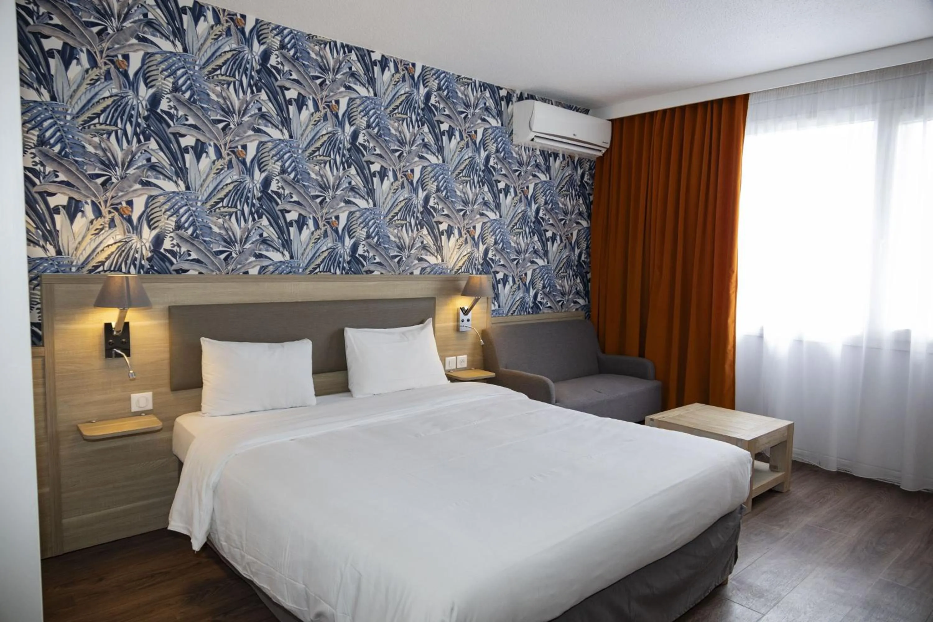 Photo of the whole room, Bed in Campanile Troyes Nord - Barberey