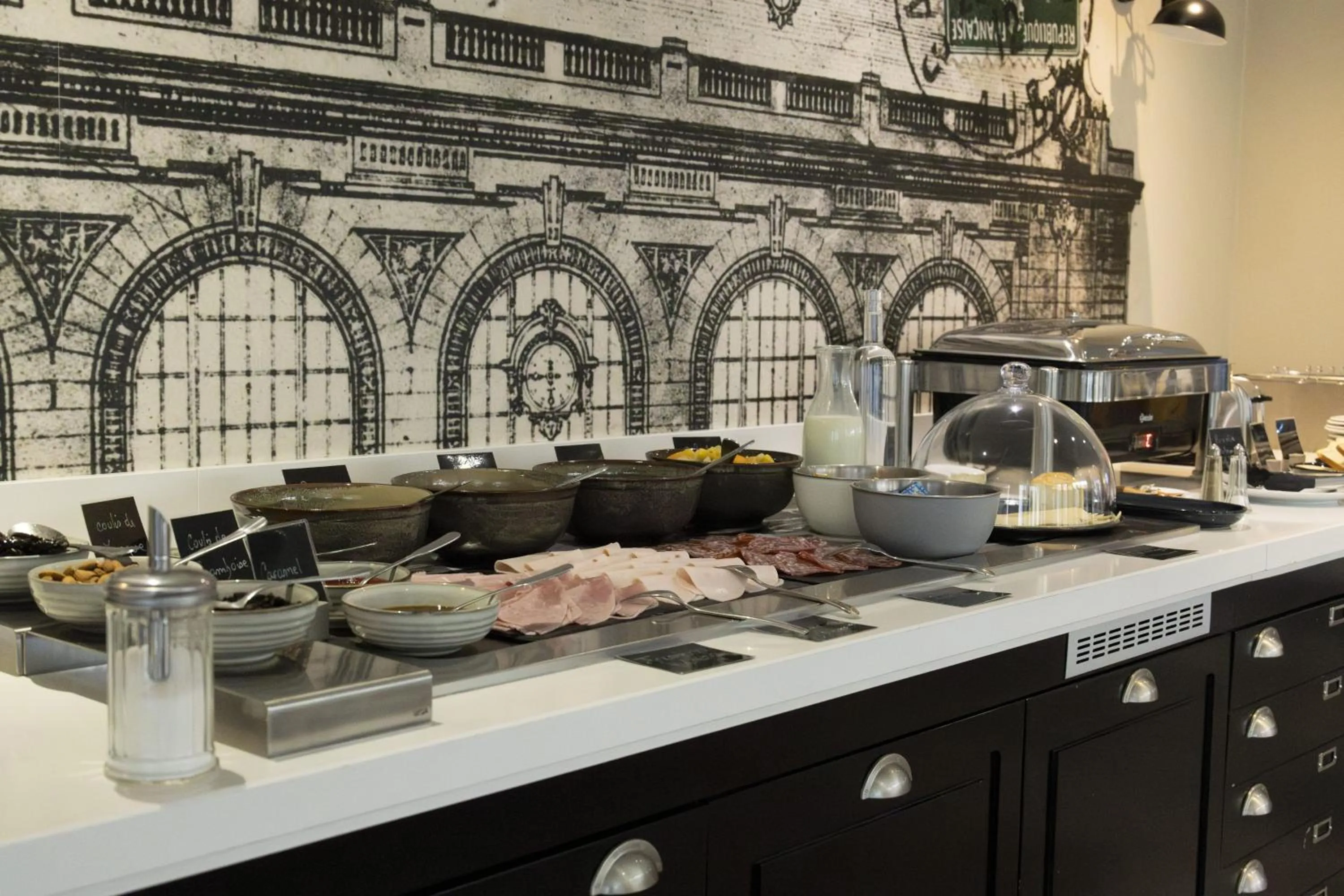 Restaurant/places to eat in Campanile Troyes Nord - Barberey