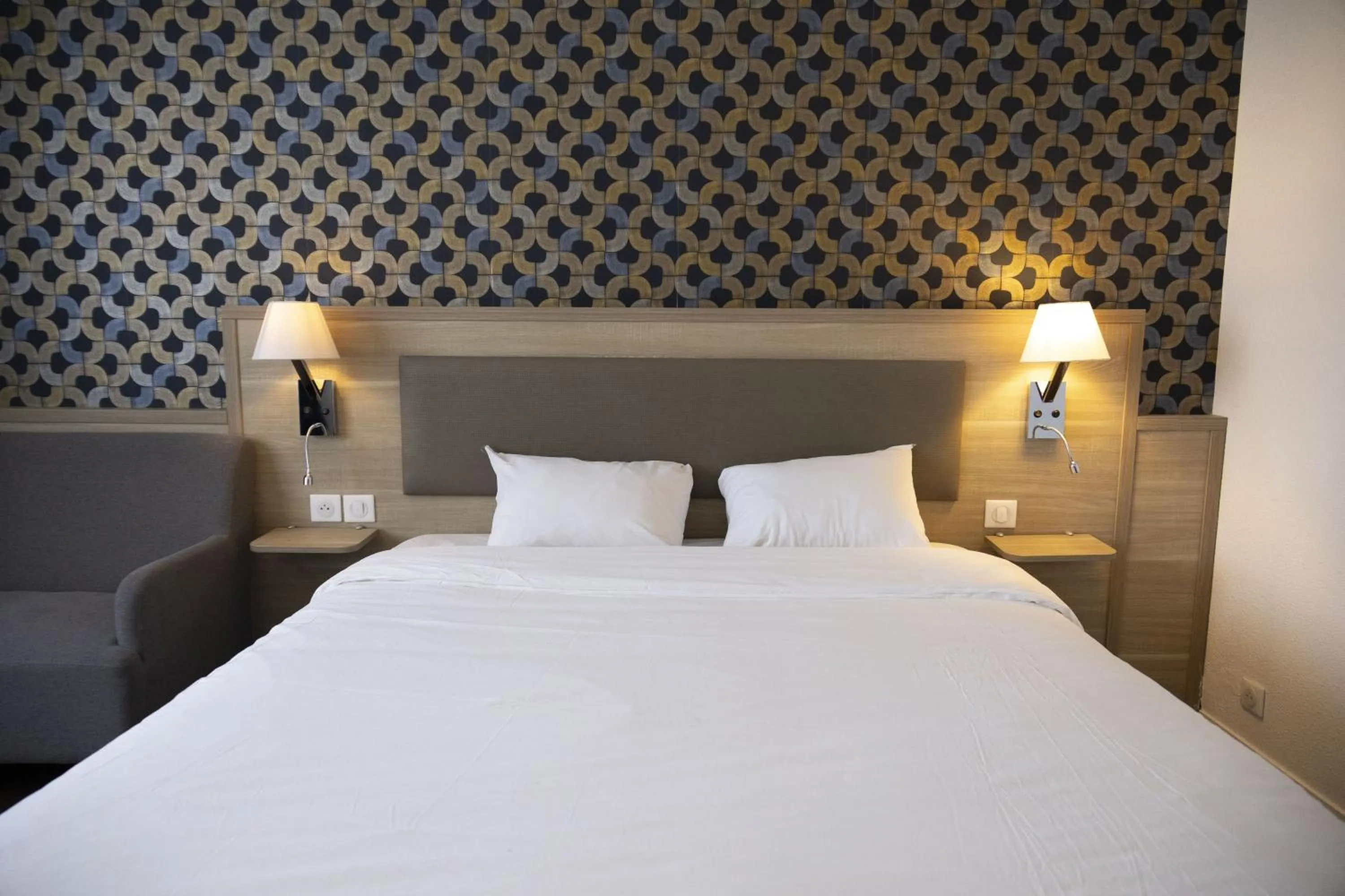 Photo of the whole room, Bed in Campanile Troyes Nord - Barberey