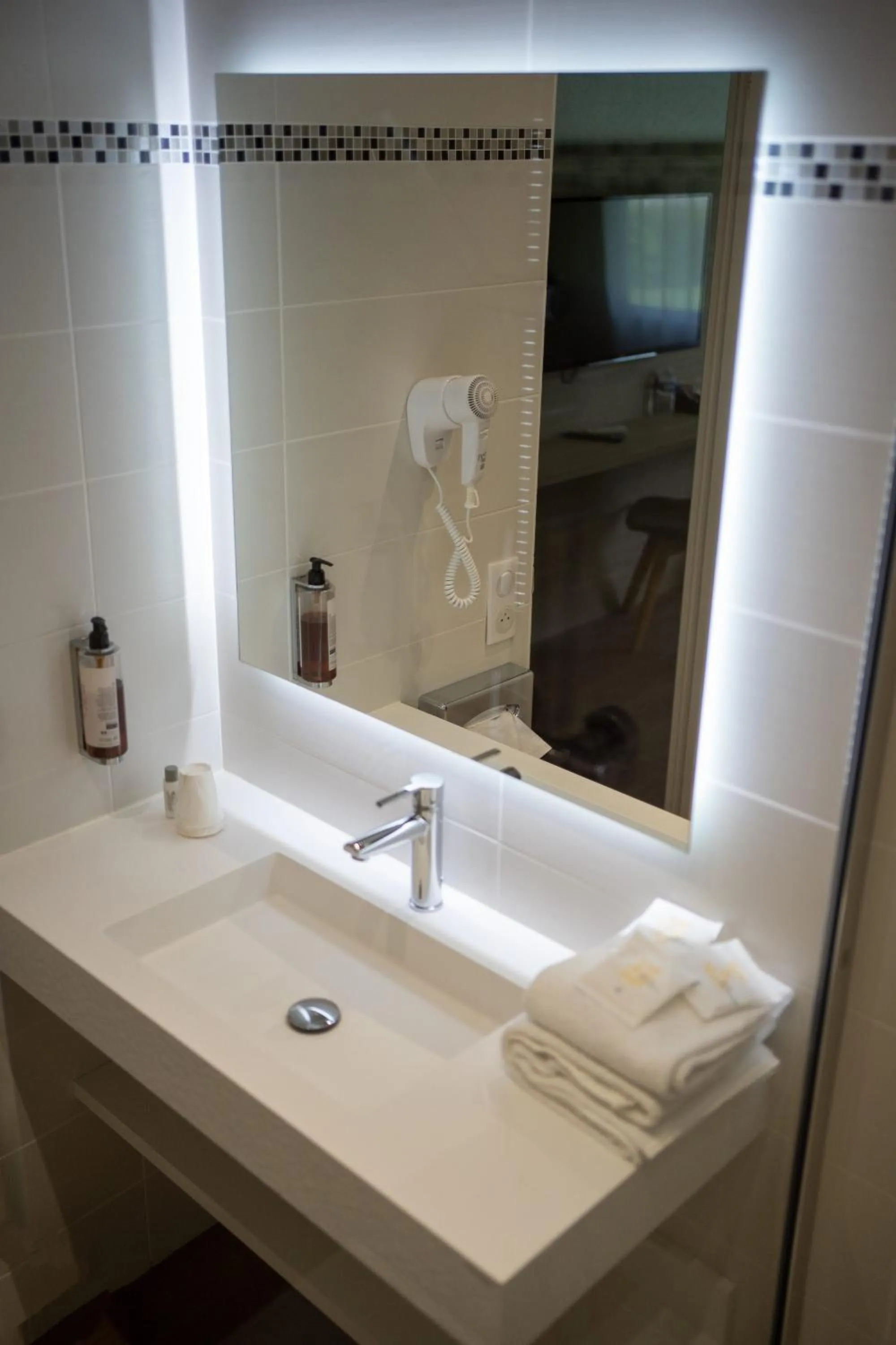 Bathroom in Campanile Troyes Nord - Barberey