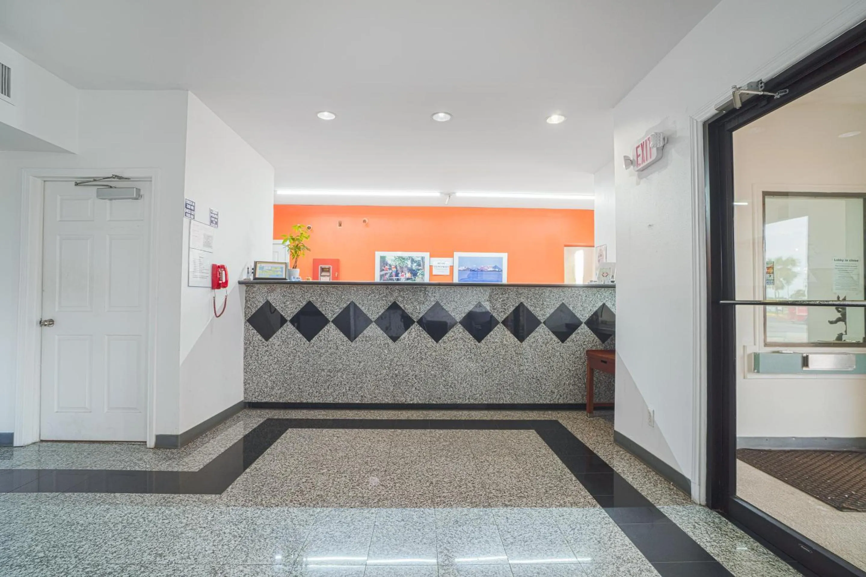Lobby or reception in Island Inn By OYO Galveston Beach, TX