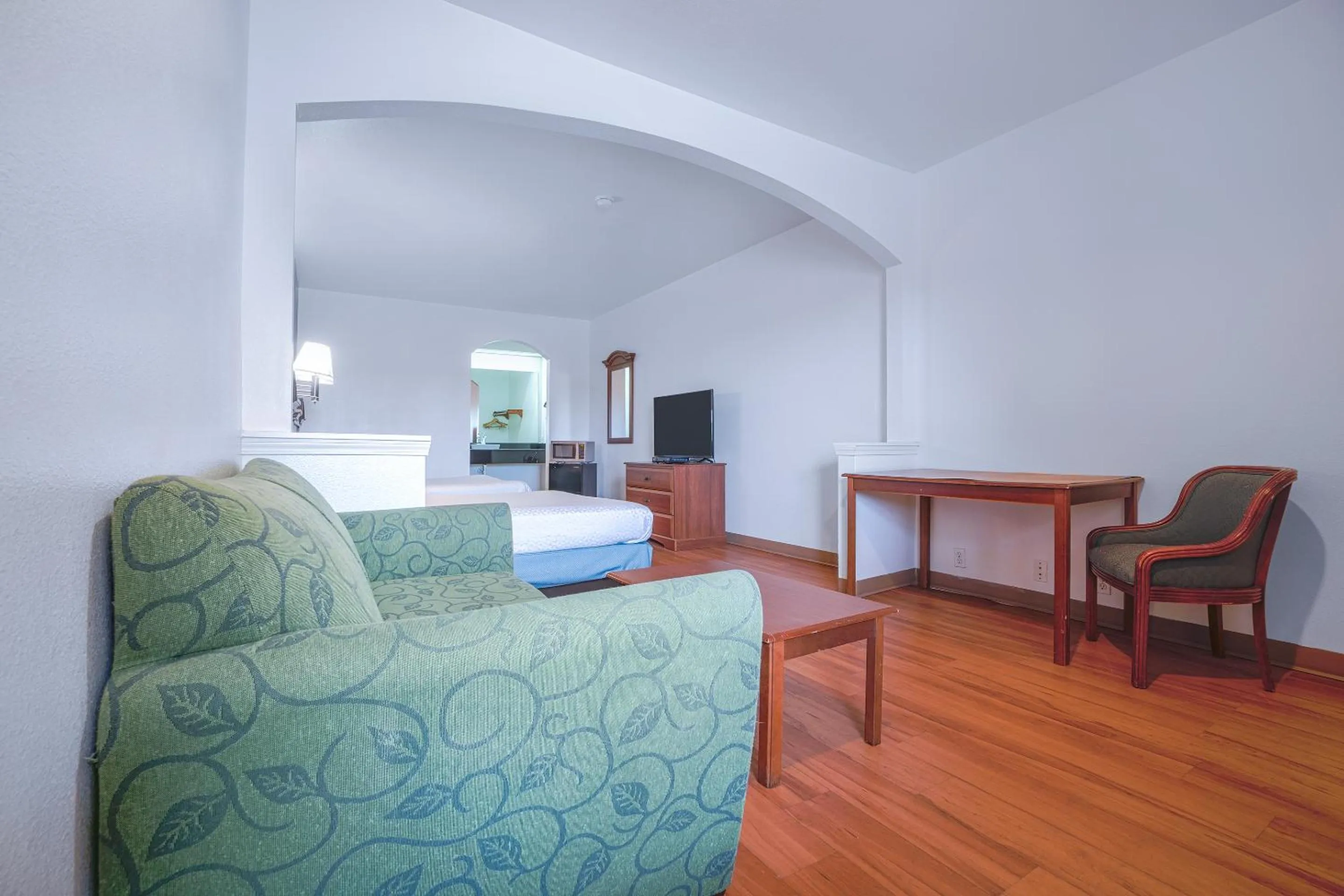 Bedroom, Bed in Island Inn By OYO Galveston Beach, TX