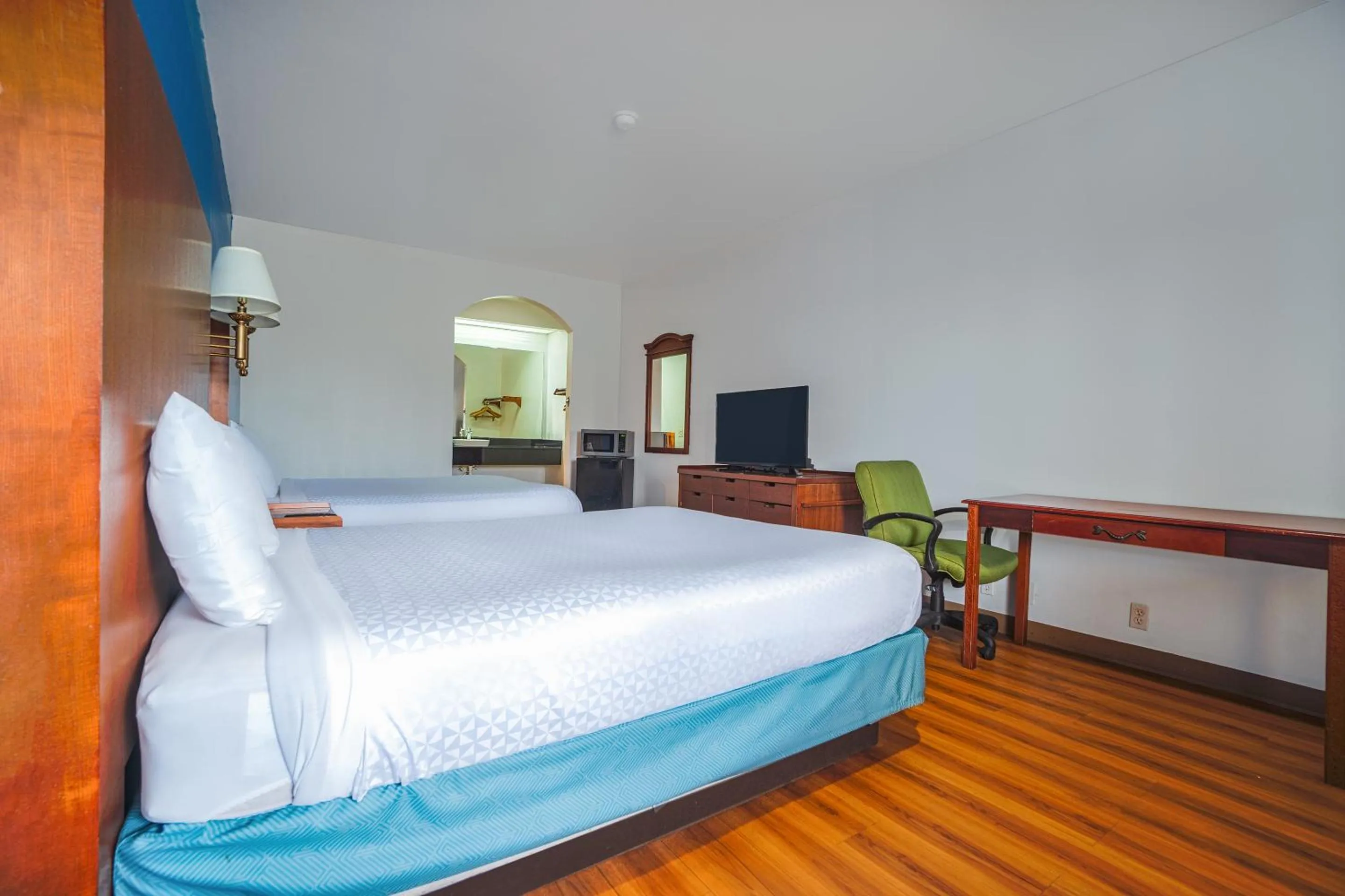 Bedroom, Bed in Island Inn By OYO Galveston Beach, TX