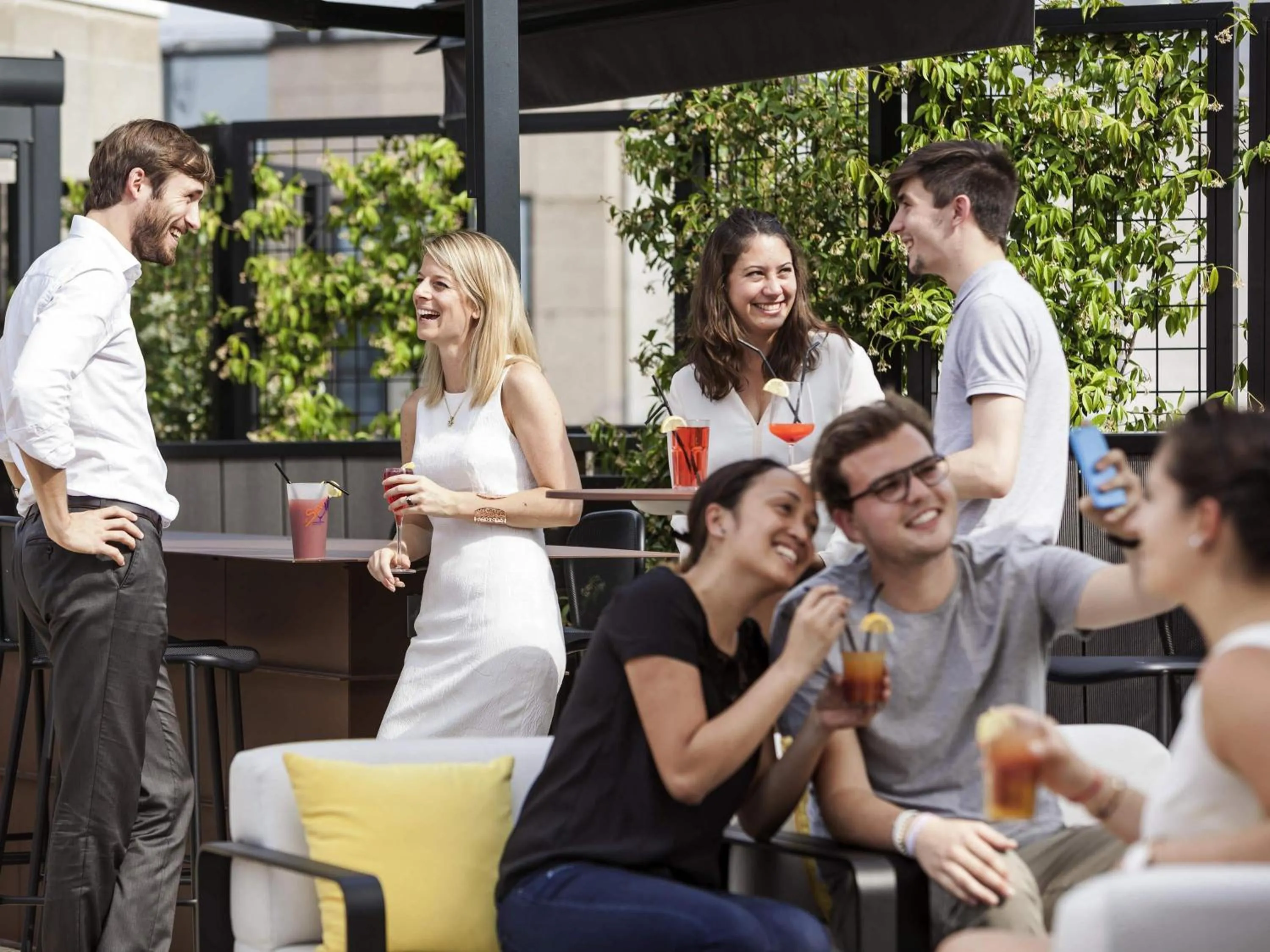 Restaurant/places to eat in Mercure Paris Boulogne