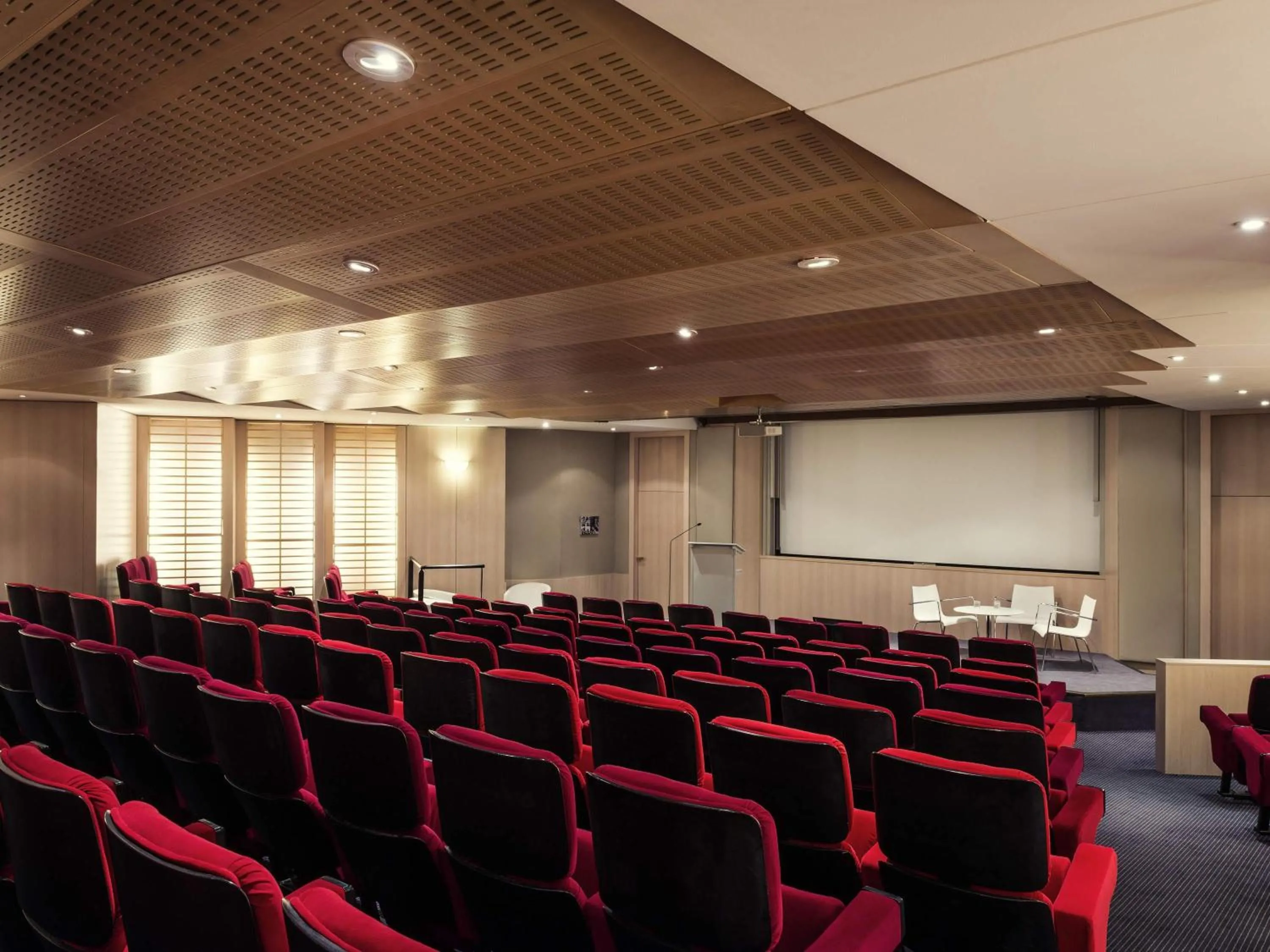 Meeting/conference room in Mercure Paris Boulogne