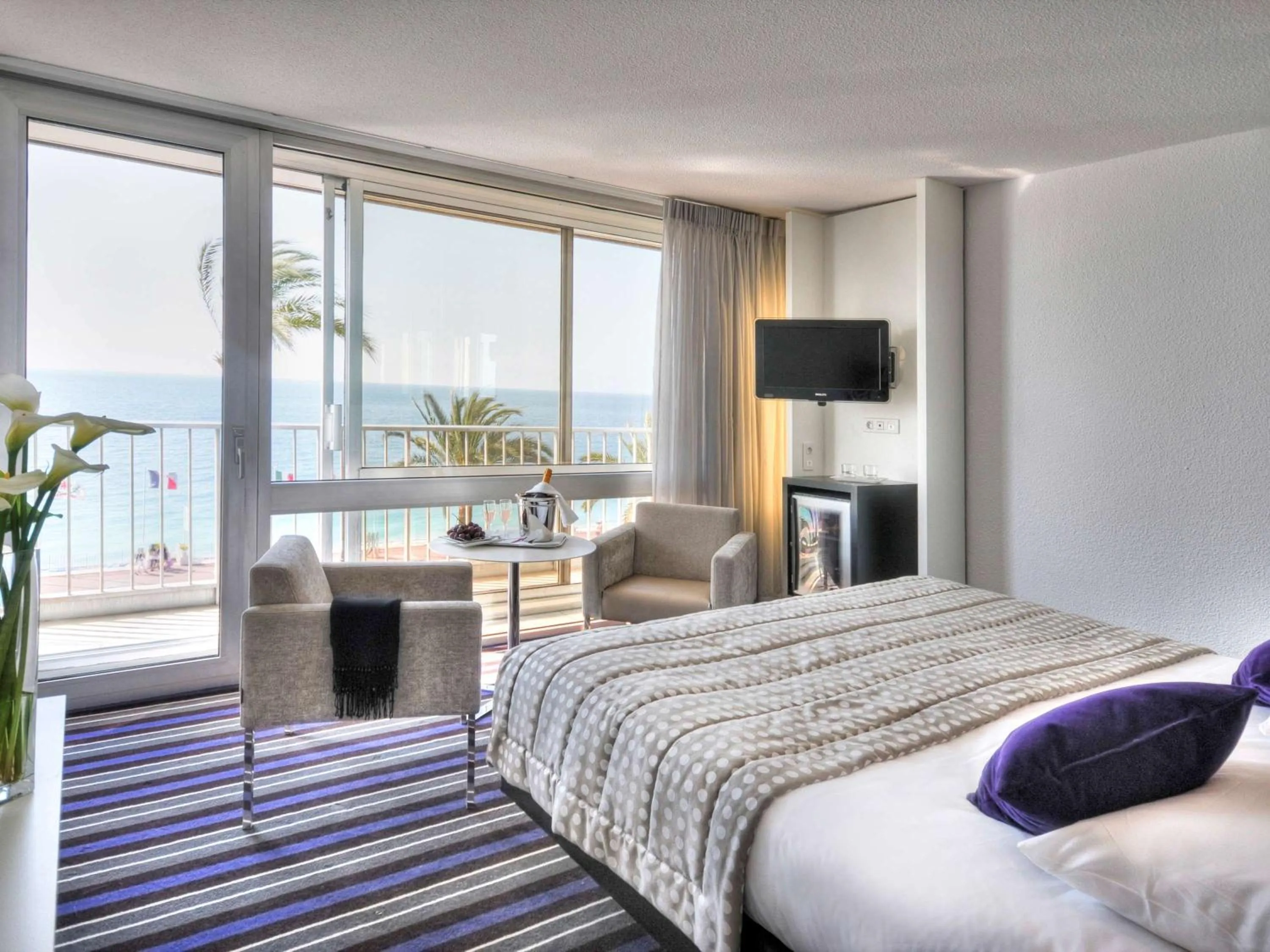 Photo of the whole room, Bed in Mercure Nice Promenade Des Anglais