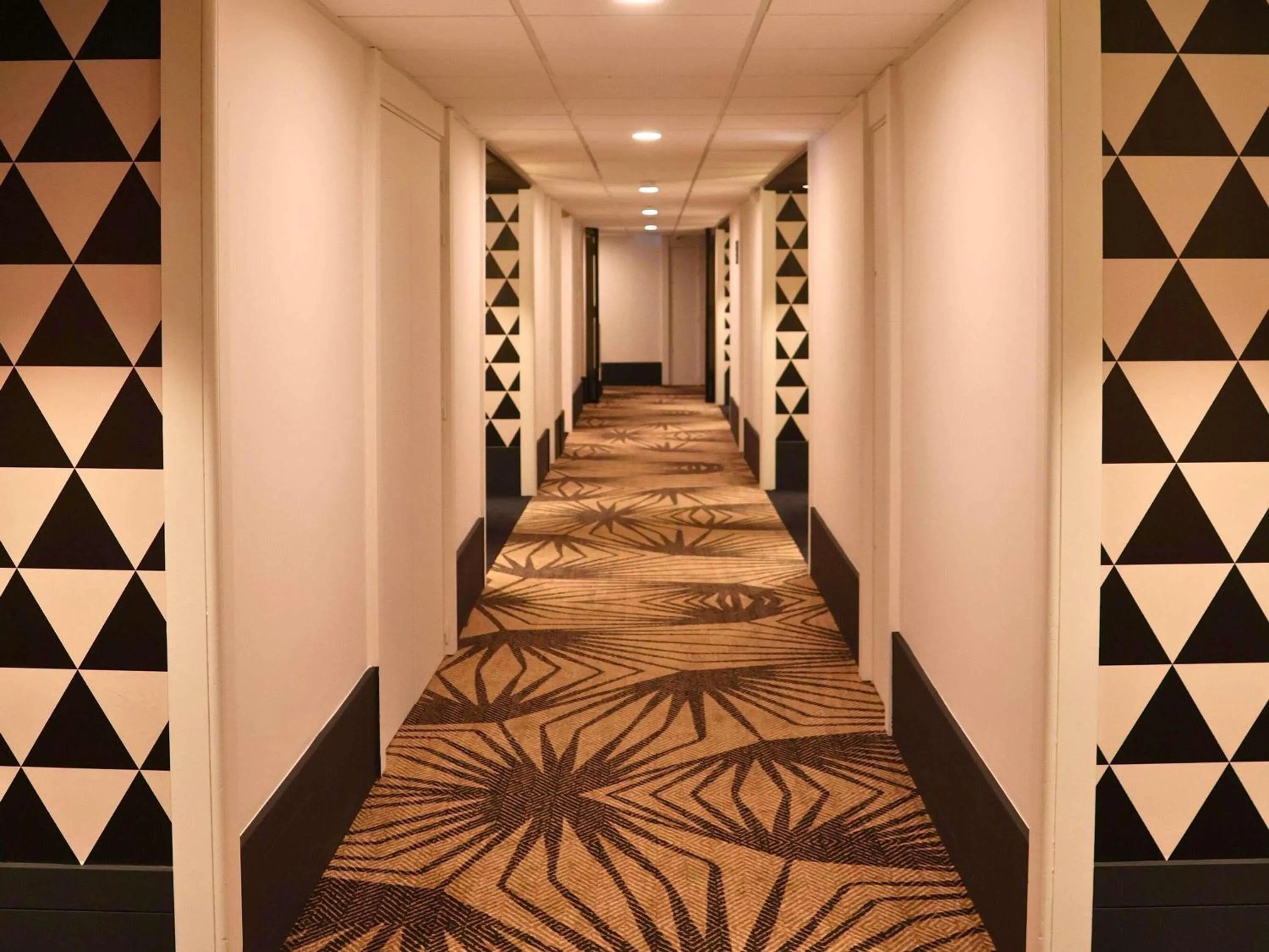 Bedroom in Mercure Nice Promenade Des Anglais