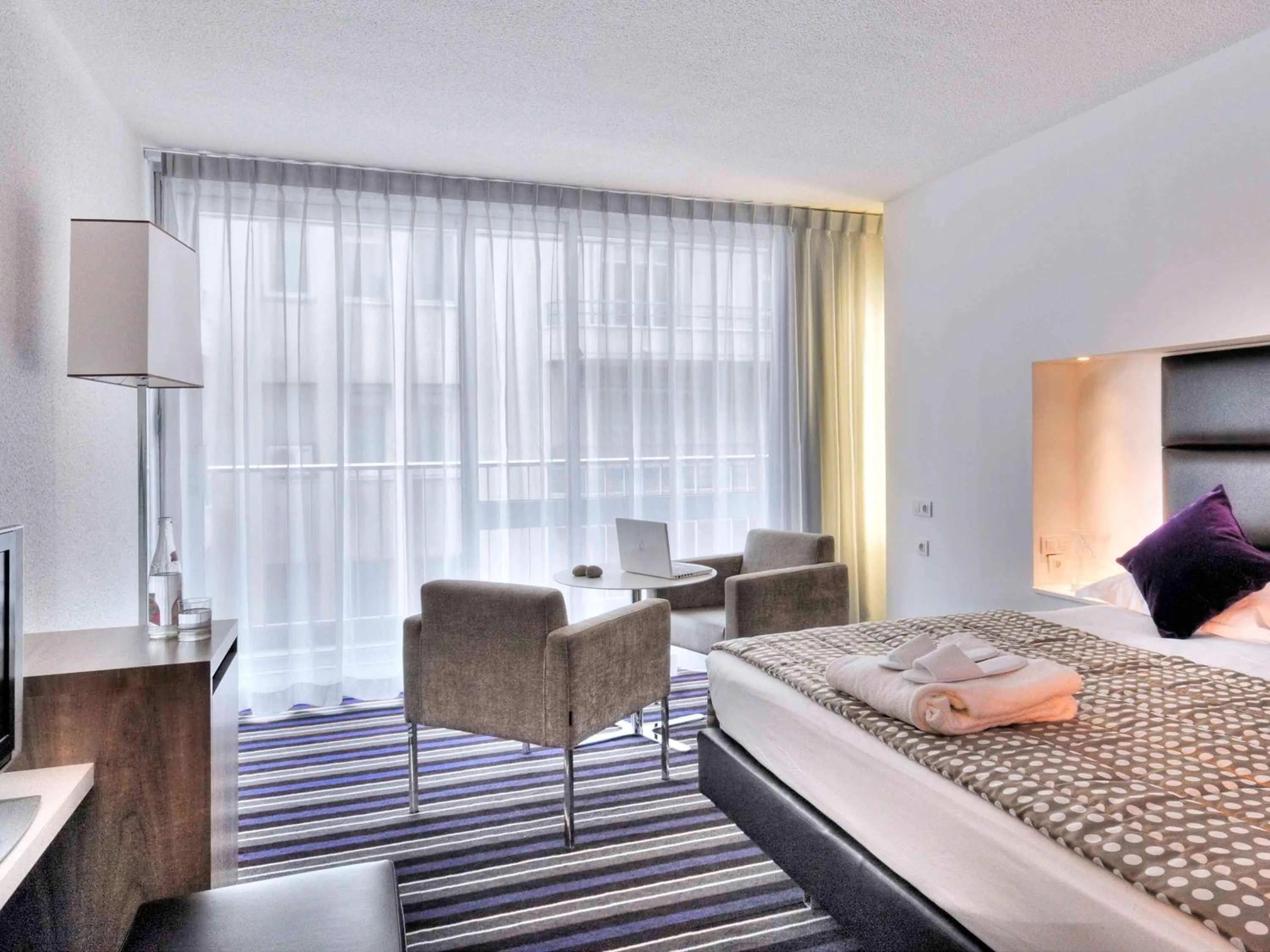 Photo of the whole room, Bed in Mercure Nice Promenade Des Anglais