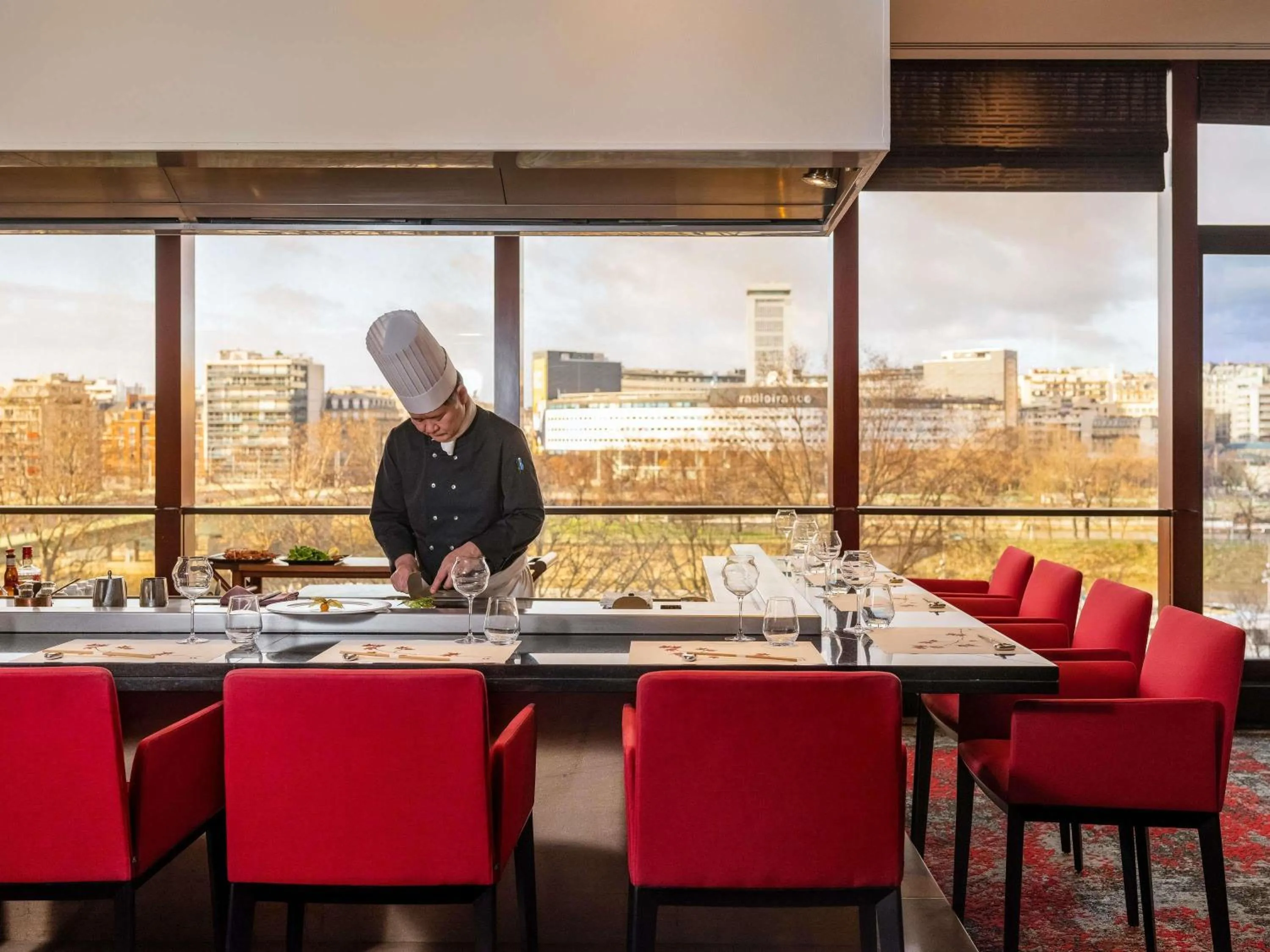 Restaurant/places to eat in Novotel Paris Centre Tour Eiffel