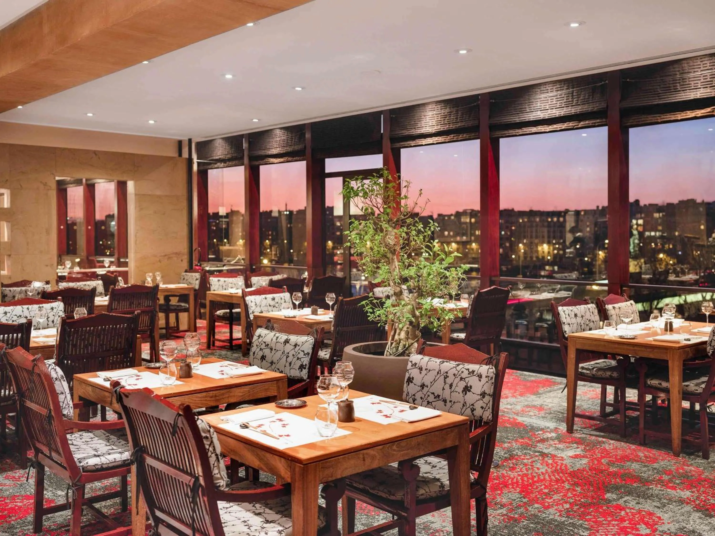 Restaurant/places to eat in Novotel Paris Centre Tour Eiffel