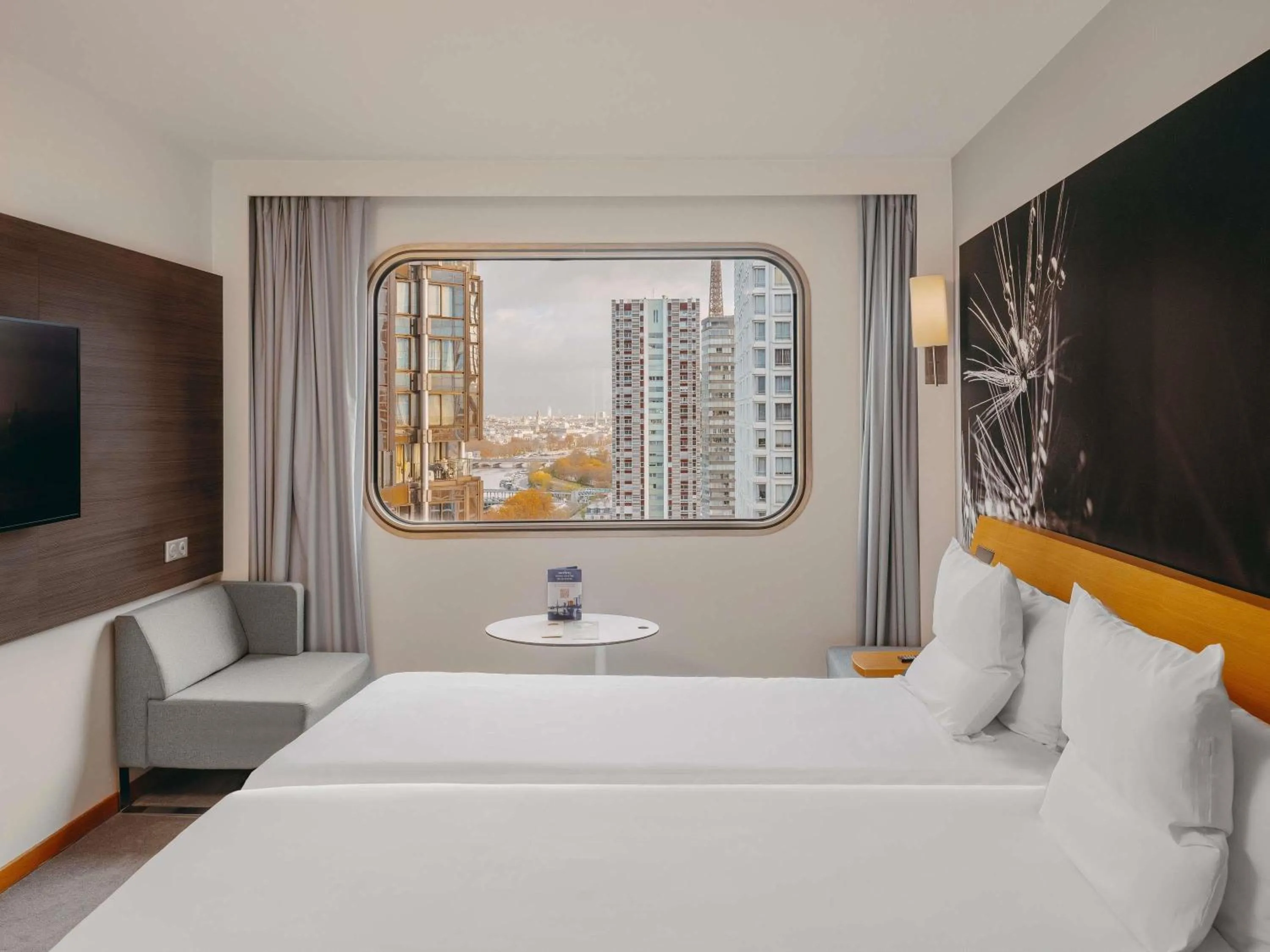 Bedroom, Bed in Novotel Paris Centre Tour Eiffel