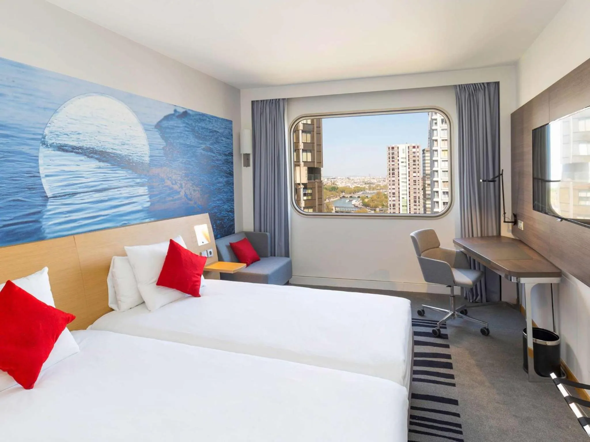 Bedroom, Bed in Novotel Paris Centre Tour Eiffel