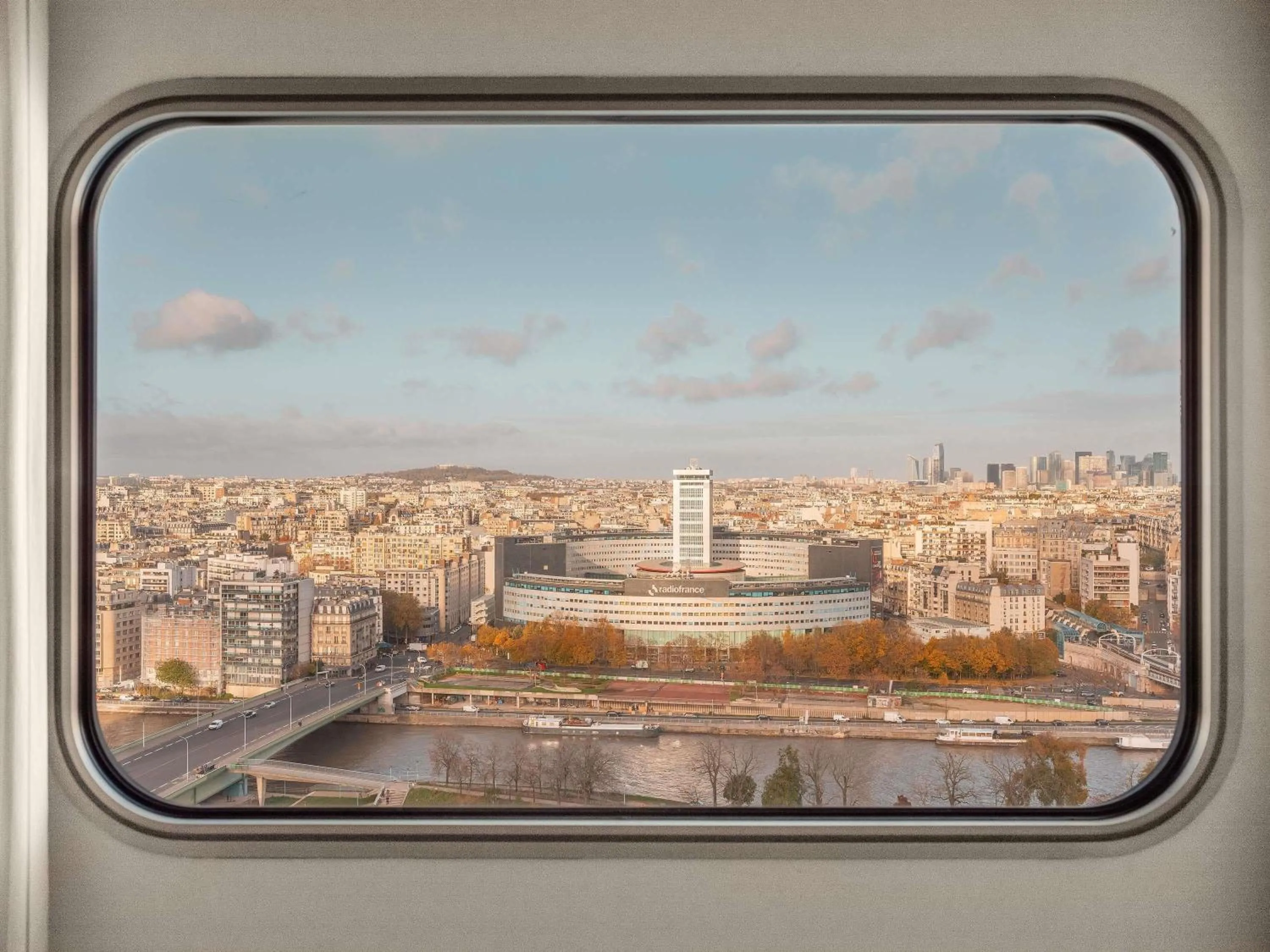 Superior Queen Room with Sofa Bed in Novotel Paris Centre Tour Eiffel