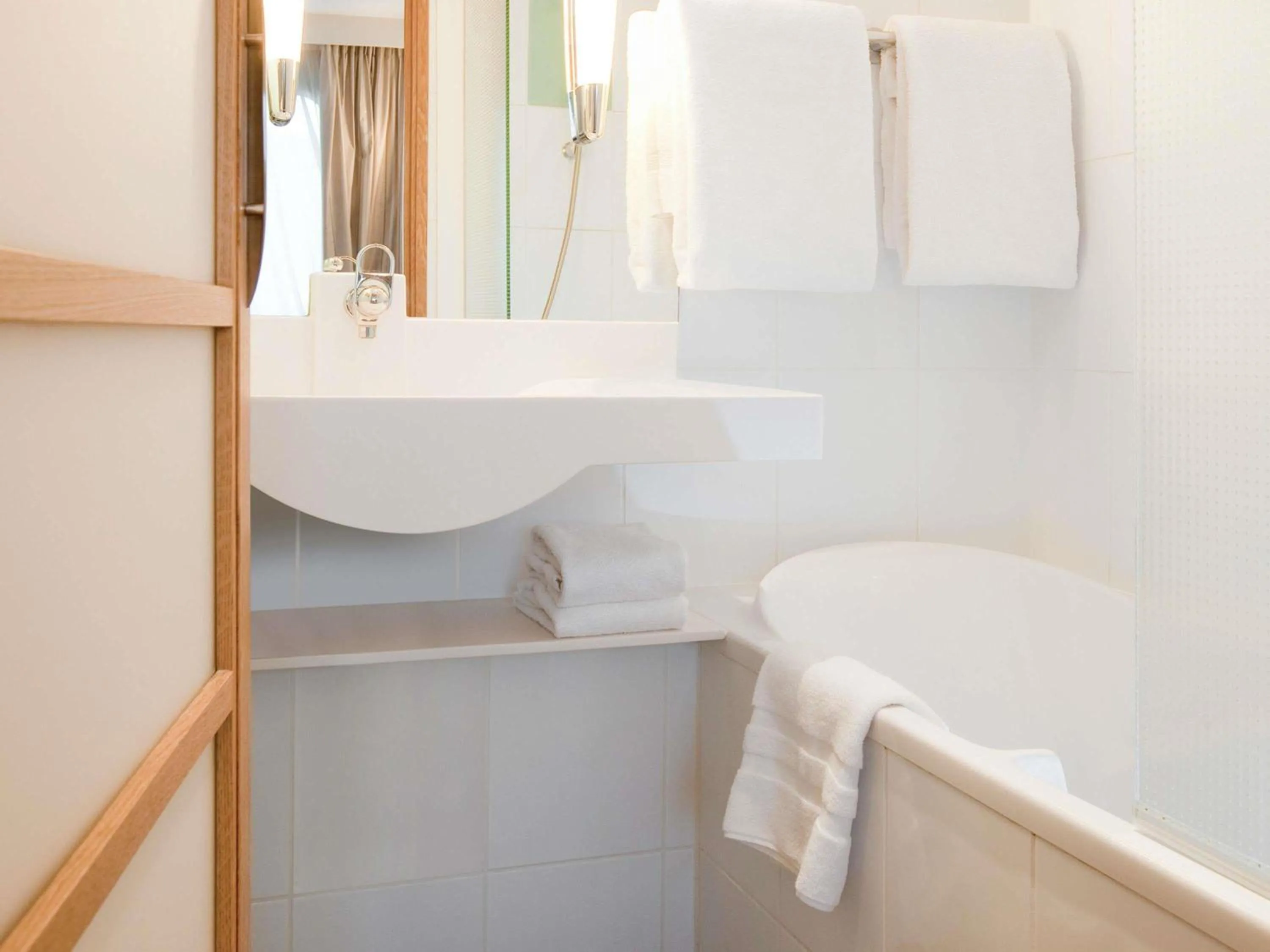 Bedroom in Novotel Paris Centre Tour Eiffel