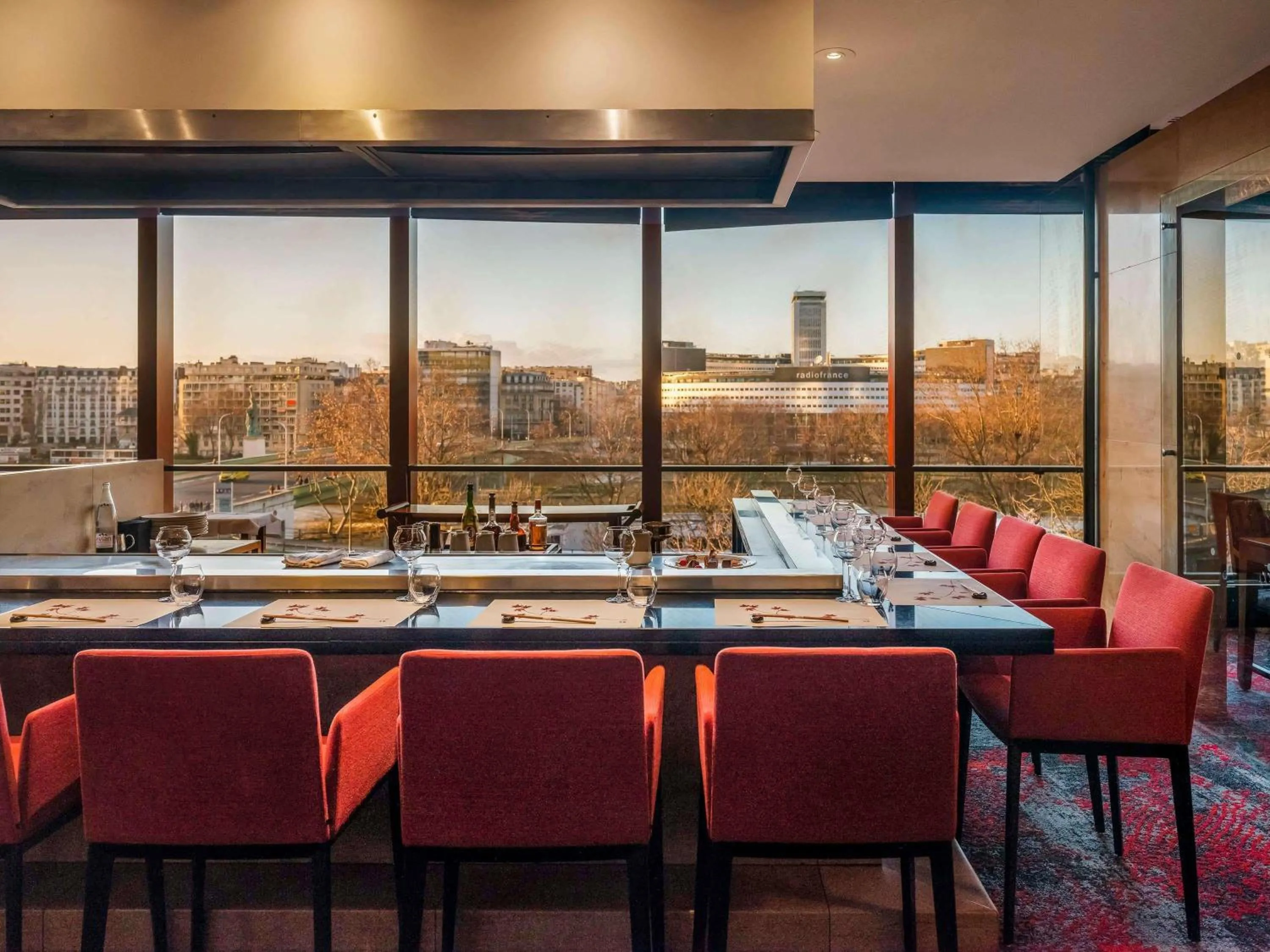 Restaurant/places to eat in Novotel Paris Centre Tour Eiffel